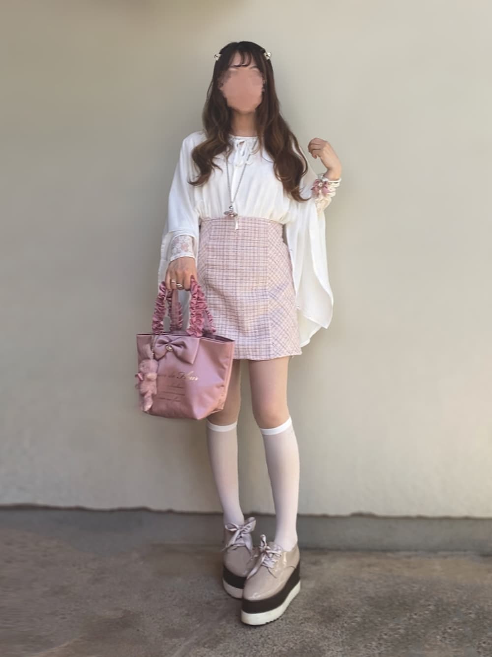 「いいね、save、フォローお願いします🤑、ガーリー、フェミニン、春コーデ、春、ブラウス、レイヤードスタイル、甘め、骨格ストレート、スリットスリーブ、ツイード、ツイードスカート、ハイウエスト、スタイルアップ」｜「apres jourのスリットスリーブブラウス【ZOZOTOWN限定アイテム】（シャツ/ブラウス、ホワイト系）」を使った、🐰ㅤメ ｲ ﾒ ｲㅤ🐰さん（骨格ストレート・レディース・154cm）の春コーディネートの2枚目の写真