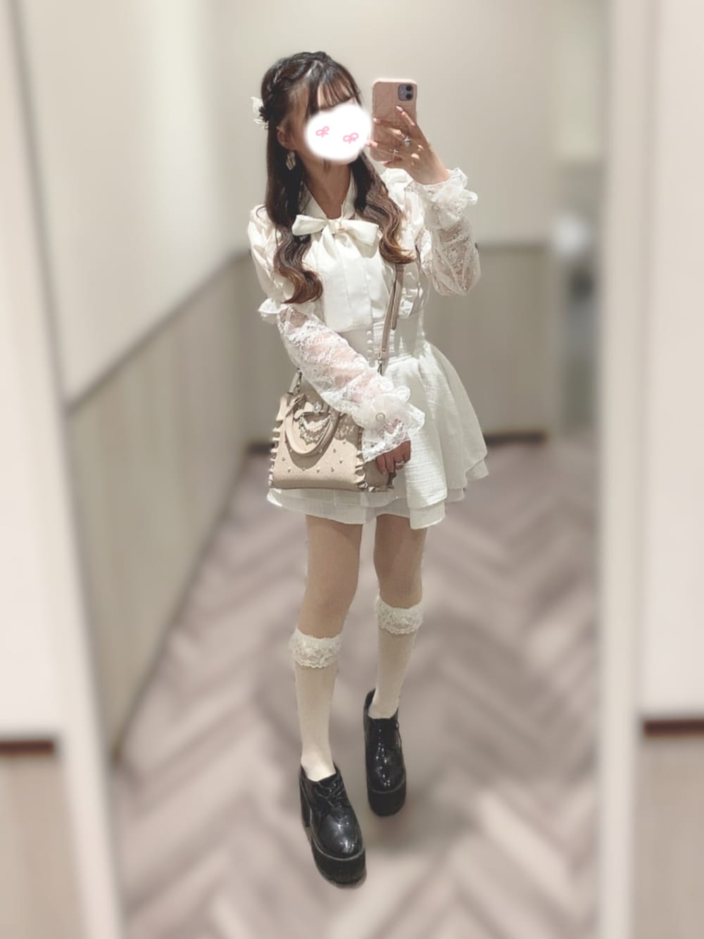 「いいね、save、フォローお願いします🤑、ガーリー、フェミニン、量産型、量産型ヲタク、量産型女子、ホワイト、ホワイトコーデ、骨格ストレート、ボウタイブラウス、アームウォーマー、ツイード、ツイードスカート、ハイウエスト、スタイルアップ」｜「evelynのフリルリボンBS（シャツ/ブラウス、ホワイト系）」を使った、🐰ㅤメ ｲ ﾒ ｲㅤ🐰さん（骨格ストレート・レディース・154cm）の春コーディネートの3枚目の写真