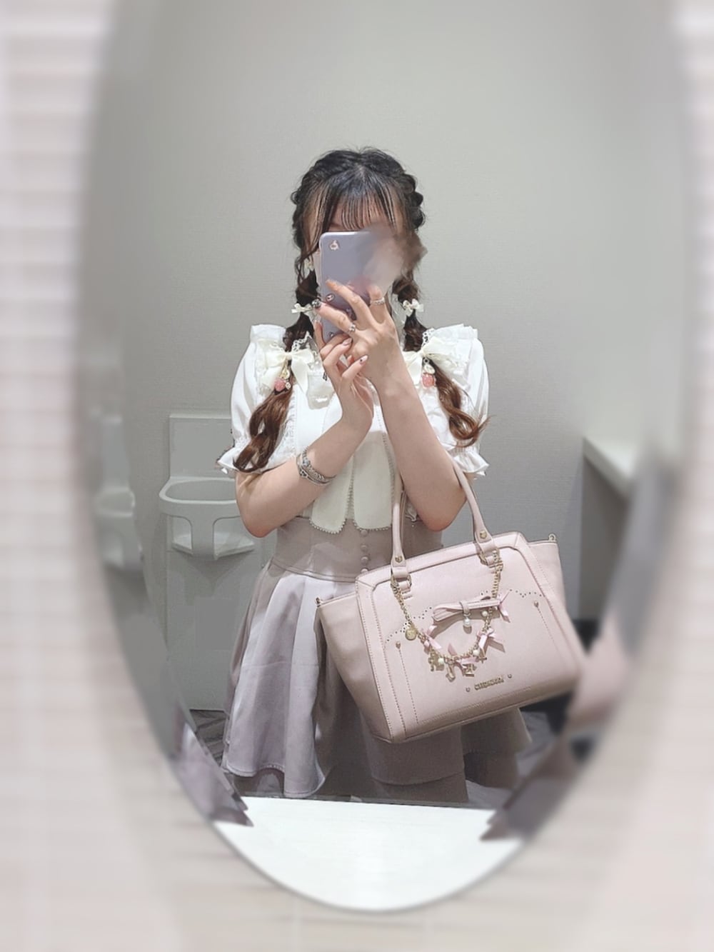 「いいね、save、フォローお願いします🤑、量産型、量産型ヲタク、量産型コーデ、かわいい、甘め、ガーリー、フェミニン、骨格ストレート、ボウタイブラウス、ハイウエスト、ハイウエストスカート、フレアスカート、スタイルアップ、ピンク」｜「evelynのフリルリボンBS（シャツ/ブラウス、ホワイト系）」を使った、🐰ㅤメ ｲ ﾒ ｲㅤ🐰さん（骨格ストレート・レディース・154cm）の秋コーディネートの3枚目の写真