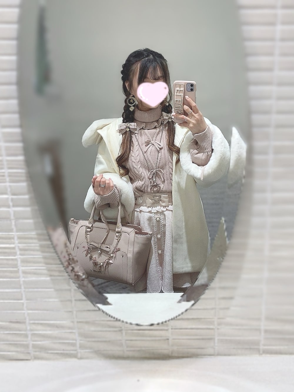「いいね、save、フォローお願いします🤑、ガーリー、フェミニン、量産型、量産型ヲタク、量産型コーデ、量産型女子、骨格ストレート、ピンク、ピンクコーデ、タートルネック、ツイード、ツイードスカート、冬コーデ、冬」｜「Ank Rougeの肩あきニット（ニット/セーター、ピンク系）」を使った、🐰ㅤメ ｲ ﾒ ｲㅤ🐰さん（骨格ストレート・レディース・154cm）の冬コーディネートの2枚目の写真