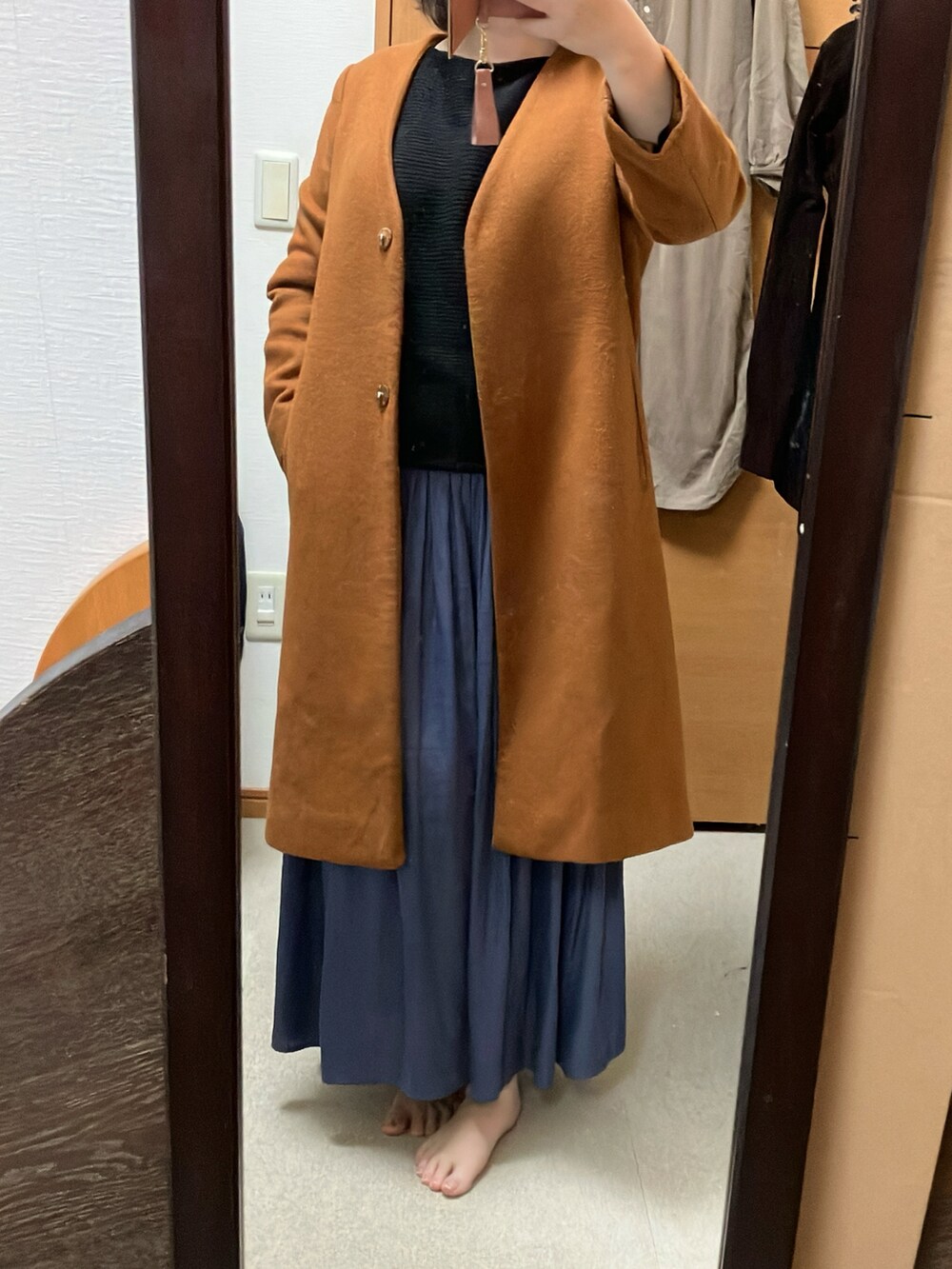 「URBAN RESEARCH DOORSのアイテム(ノーカラーコート、ブラウン系)」を使った、みみさん(レディース・157cm)の春コーディネートの2枚目の写真