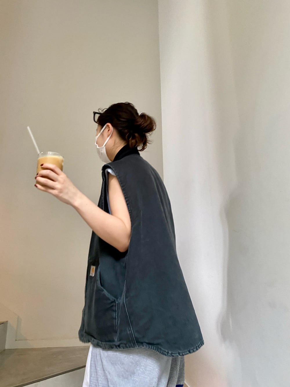 「メガネ女子、メガネコーデ、古着MIX、古着コーデ、ベスト、155cmコーデ」｜「Plan Cのアイテム（シューズ、ホワイト系）」を使った、sihoさん（レディース・155cm）の秋コーディネートの2枚目の写真