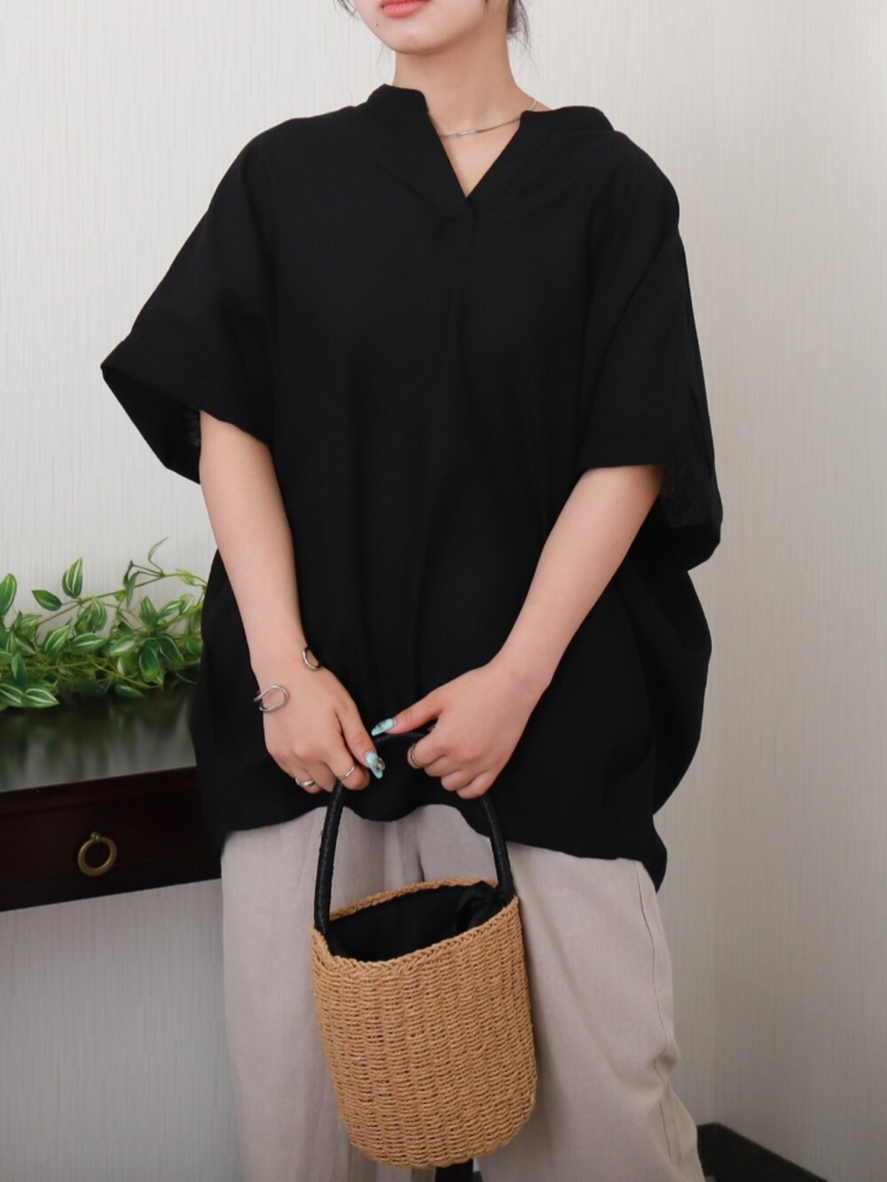 ブラック系のシャツ/ブラウス、その他のその他を着用したレディースの夏コーディネートの3枚目の写真