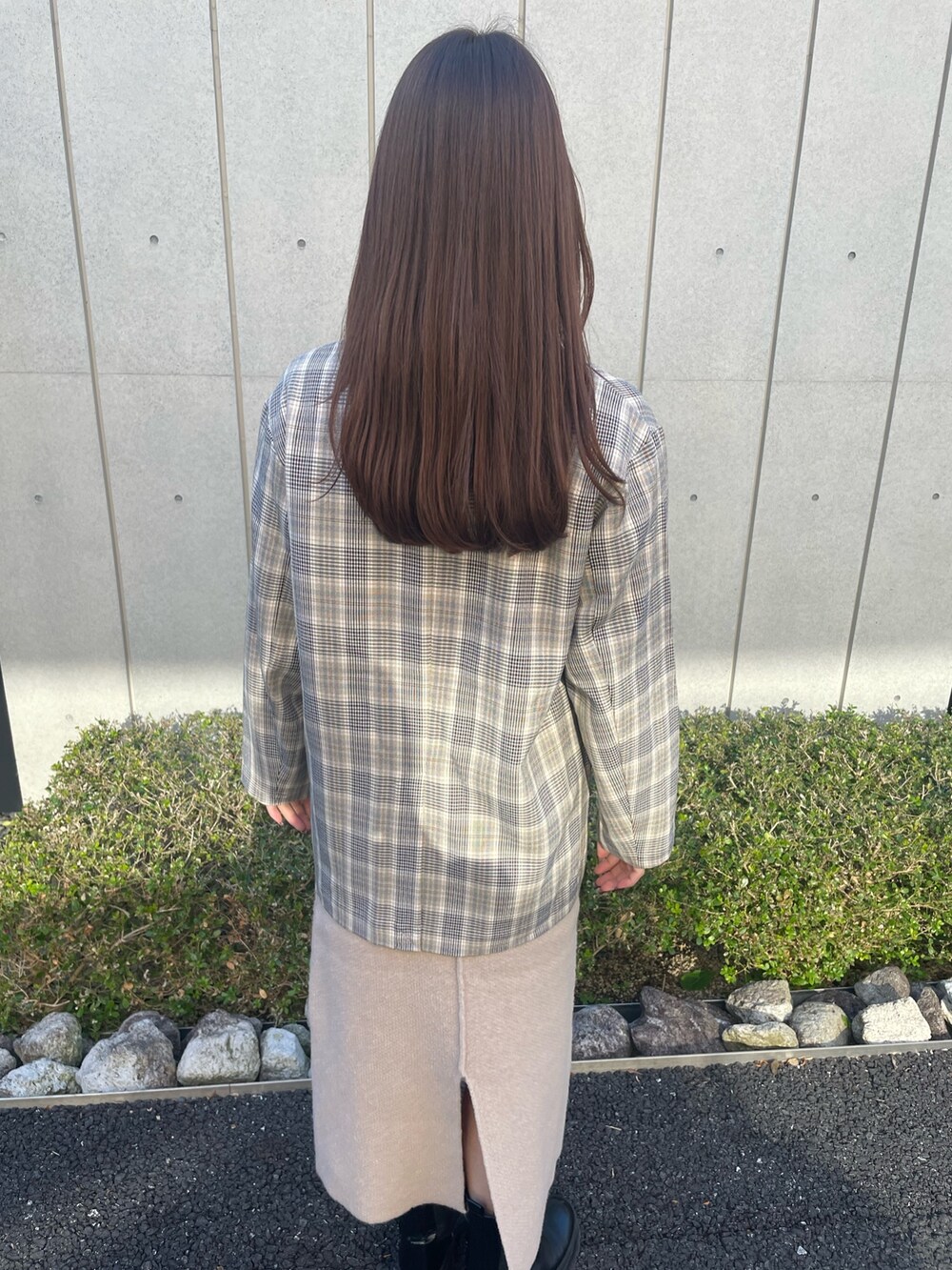 「ニット、淡色コーデ、チェックジャケット、チェック柄、ジャケット、ニットスカート、settimissiomo表参道、Settimissimo、ブーツ、ブラウン、ブラウン色に染まれ、秋冬コーデ、着回しコーデ、オトナ女子、お洒落さんとつながりたい」｜「Settimissimoのチェック2ボタンテーラードジャケット（テーラードジャケット、ホワイト系）」を使った、Settimissimoさん（レディース・160cm）の冬コーディネートの6枚目の写真