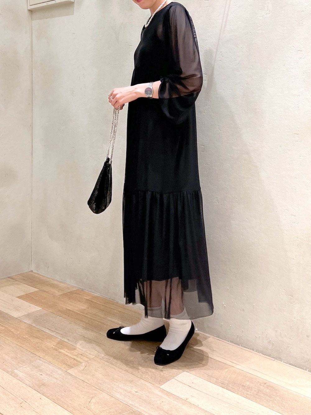 「シンプル、ワントーンコーデ、ブラック、オケージョン、結婚式、メタリック、バレエシューズ、チャオパニックティピー(CIAOPANIC TYPY)、高身長女子、骨格ウェーブ、30代」｜「CIAOPANIC TYPYの【2WAY】シアーネットレースワンピース（ワンピース、ブラック系）」を使った、タカシマさん（レディース・169cm）の秋コーディネートの4枚目の写真