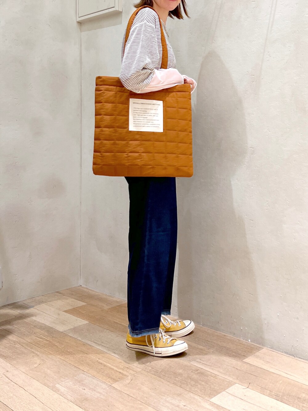 「シンプルコーデ、大人カジュアル、秋服、シアートップス、ボーダー、デニム、トートバッグ、スニーカー、コンバース、チャオパニックティピー(CIAOPANIC TYPY)、高身長女子、骨格ウェーブ、30代コーデ、秋服準備はじめました」｜「CIAOPANIC TYPYの【新色追加】シアーボーダー袖切替チュールTEE（Tシャツ/カットソー、ホワイト系）」を使った、タカシマさん（レディース・169cm）の夏コーディネートの4枚目の写真