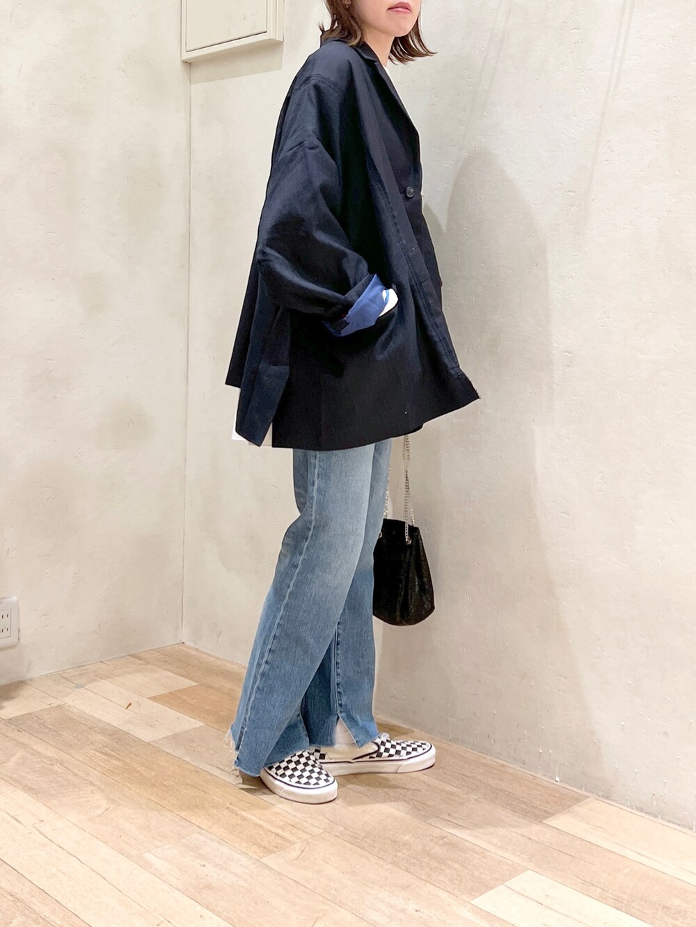 「大人カジュアル、秋服コーデ、ボーダー、デニム、ジャケット、ジャケットスタイル、テーラードジャケット、キラキラ、スニーカー、チャオパニックティピー(CIAOPANIC TYPY)、etsinta、高身長女子、骨格ウェーブ、30代コーデ」｜「etsintaの【etsinta/エシンタ】リメイクテーラードジャケット（テーラードジャケット、ブルー系）」を使った、タカシマさん（レディース・169cm）の秋コーディネートの2枚目の写真