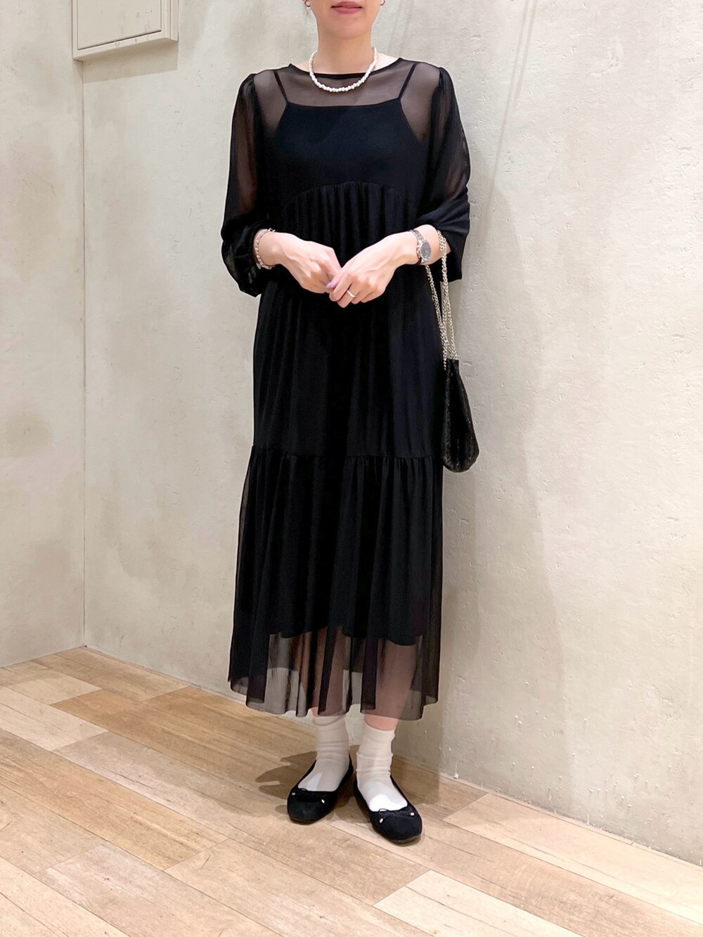 「シンプル、ワントーンコーデ、ブラック、オケージョン、結婚式、メタリック、バレエシューズ、チャオパニックティピー(CIAOPANIC TYPY)、高身長女子、骨格ウェーブ、30代」｜「CIAOPANIC TYPYの【2WAY】シアーネットレースワンピース（ワンピース、ブラック系）」を使った、タカシマさん（レディース・169cm）の秋コーディネートの2枚目の写真
