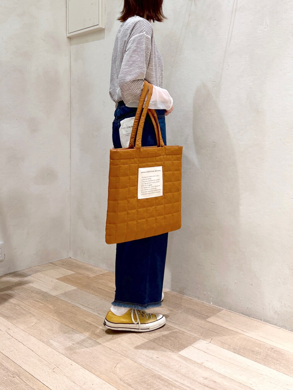 「シンプルコーデ、大人カジュアル、秋服、シアートップス、ボーダー、デニム、トートバッグ、スニーカー、コンバース、チャオパニックティピー(CIAOPANIC TYPY)、高身長女子、骨格ウェーブ、30代コーデ、秋服準備はじめました」｜「CIAOPANIC TYPYの【新色追加】シアーボーダー袖切替チュールTEE（Tシャツ/カットソー、ホワイト系）」を使った、タカシマさん（レディース・169cm）の夏コーディネートの3枚目の写真