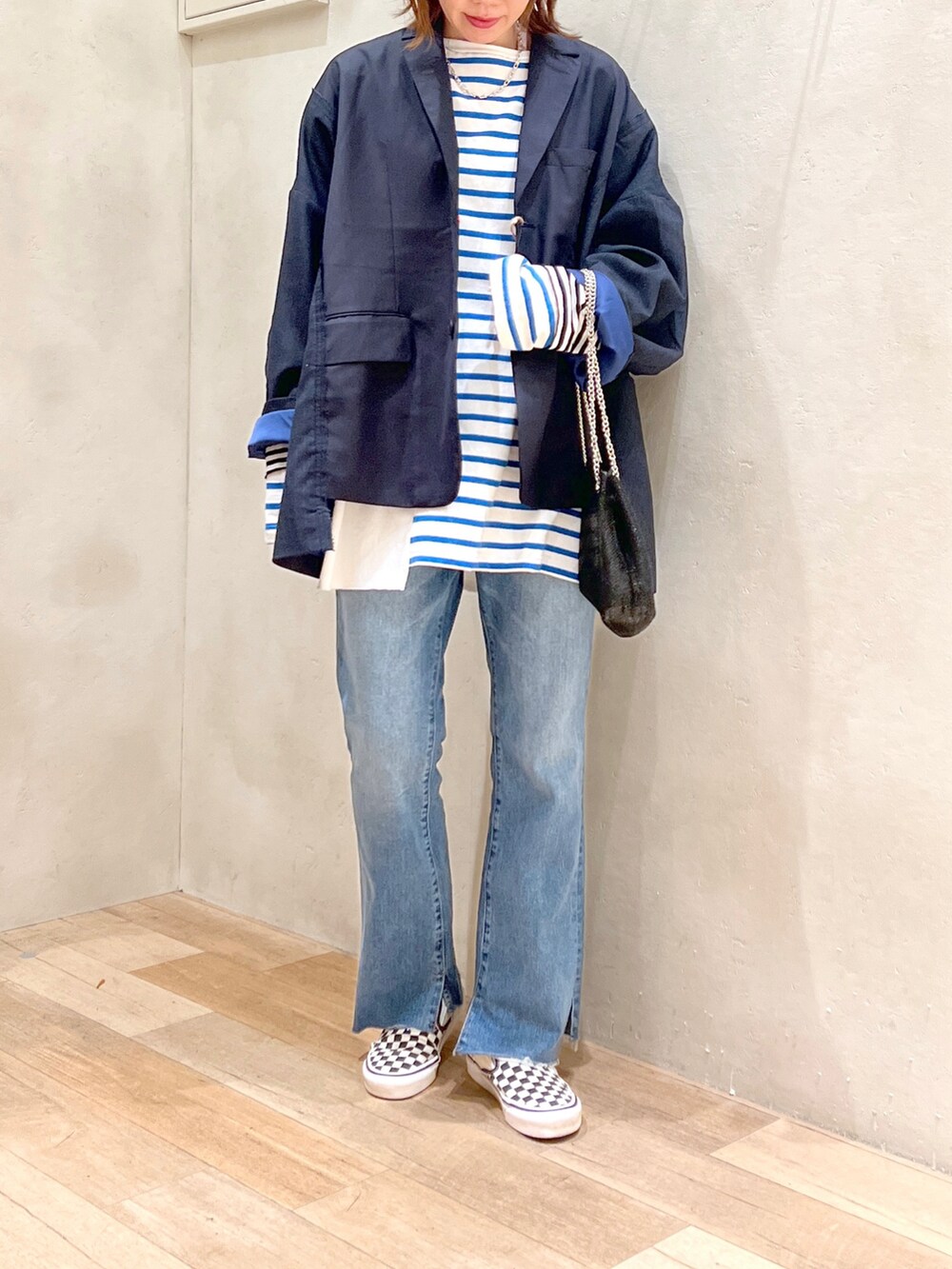 「大人カジュアル、秋服コーデ、ボーダー、デニム、ジャケット、ジャケットスタイル、テーラードジャケット、キラキラ、スニーカー、チャオパニックティピー(CIAOPANIC TYPY)、etsinta、高身長女子、骨格ウェーブ、30代コーデ」｜「etsintaの【etsinta/エシンタ】リメイクテーラードジャケット（テーラードジャケット、ブルー系）」を使った、タカシマさん（レディース・169cm）の秋コーディネートの4枚目の写真