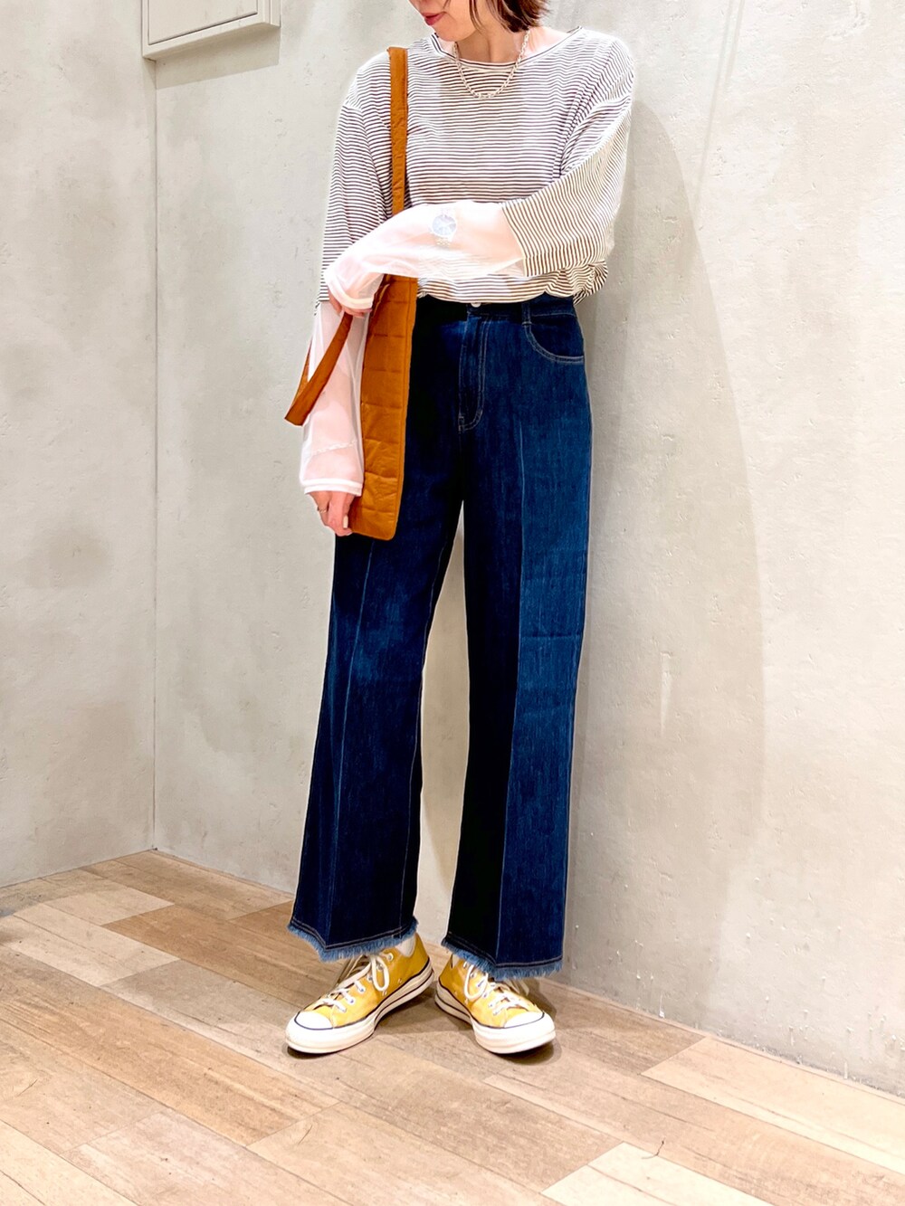 「シンプルコーデ、大人カジュアル、秋服、シアートップス、ボーダー、デニム、トートバッグ、スニーカー、コンバース、チャオパニックティピー(CIAOPANIC TYPY)、高身長女子、骨格ウェーブ、30代コーデ、秋服準備はじめました」｜「CIAOPANIC TYPYの【新色追加】シアーボーダー袖切替チュールTEE（Tシャツ/カットソー、ホワイト系）」を使った、タカシマさん（レディース・169cm）の夏コーディネートの2枚目の写真