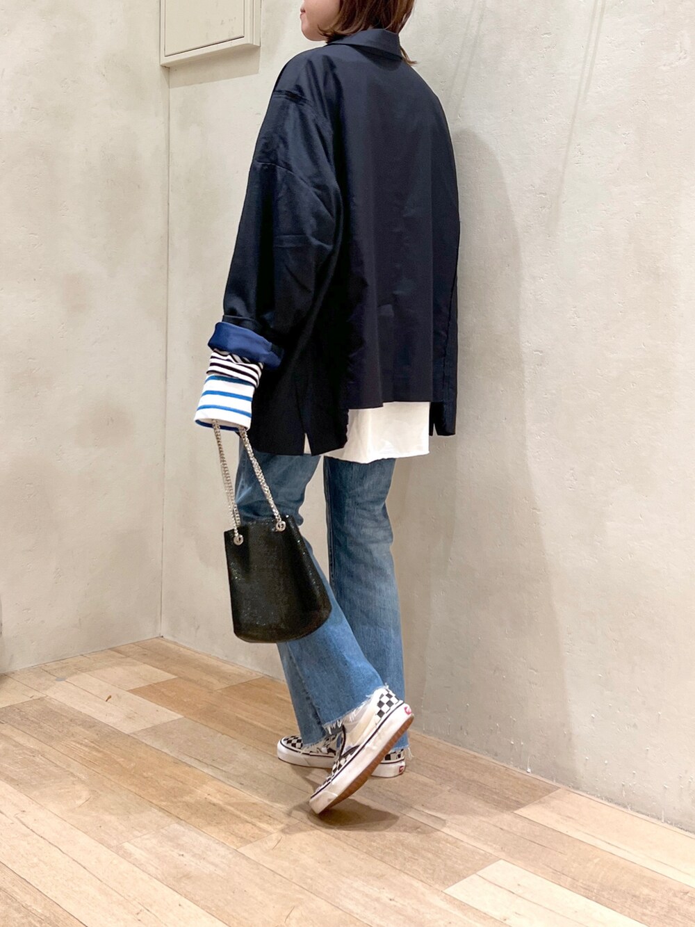 「大人カジュアル、秋服コーデ、ボーダー、デニム、ジャケット、ジャケットスタイル、テーラードジャケット、キラキラ、スニーカー、チャオパニックティピー(CIAOPANIC TYPY)、etsinta、高身長女子、骨格ウェーブ、30代コーデ」｜「etsintaの【etsinta/エシンタ】リメイクテーラードジャケット（テーラードジャケット、ブルー系）」を使った、タカシマさん（レディース・169cm）の秋コーディネートの5枚目の写真