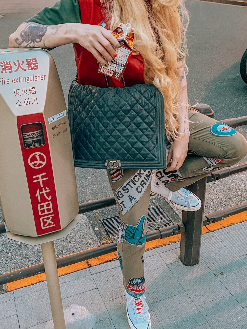 「fragment design、doublet、LouisVuitton、chanel、FENDI、シンプル、WEARBOOKエントリー、fashion、fashion blogger、fashionista」｜「doubletのアイテム（チノパンツ、グレー系）」を使った、chuckle掐口さん（メンズ・170cm）の冬コーディネートの2枚目の写真
