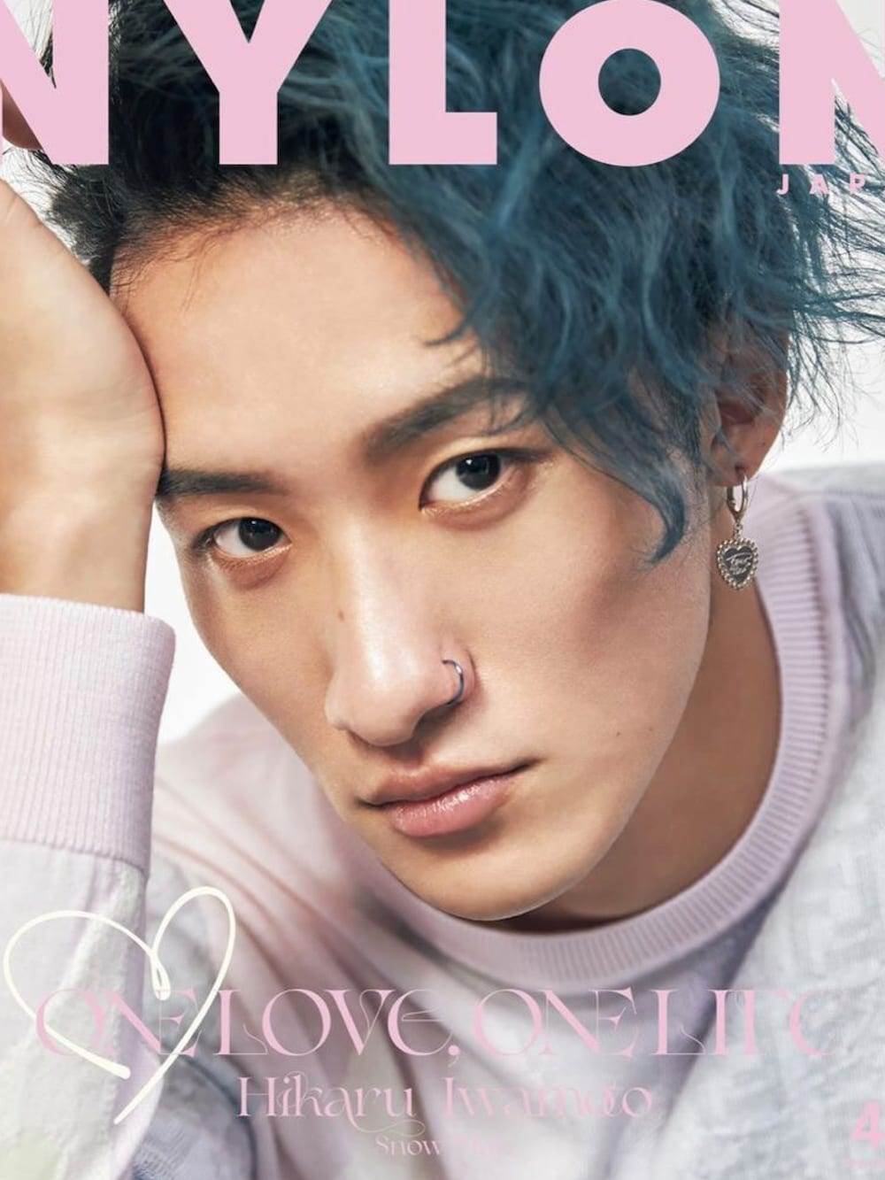 ブラック系のジャケット/アウター、ホワイト系のスラックス、レッド系のジャケット/アウターを着用したメンズの夏コーディネートの3枚目の写真