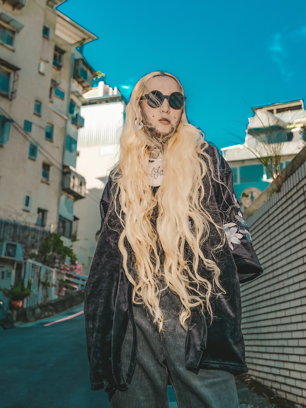 「大人カジュアル、秋のコーデ、お洒落さんとつながりたい、XRAGE、秋冬コーデ、今日のコーデ、秋服コーデ、fashion、fashion blogger、fashionista、black」｜「XRAGEのアイテム（ピーコート、ブラック系）」を使った、chuckle掐口さん（メンズ・170cm）の冬コーディネートの3枚目の写真