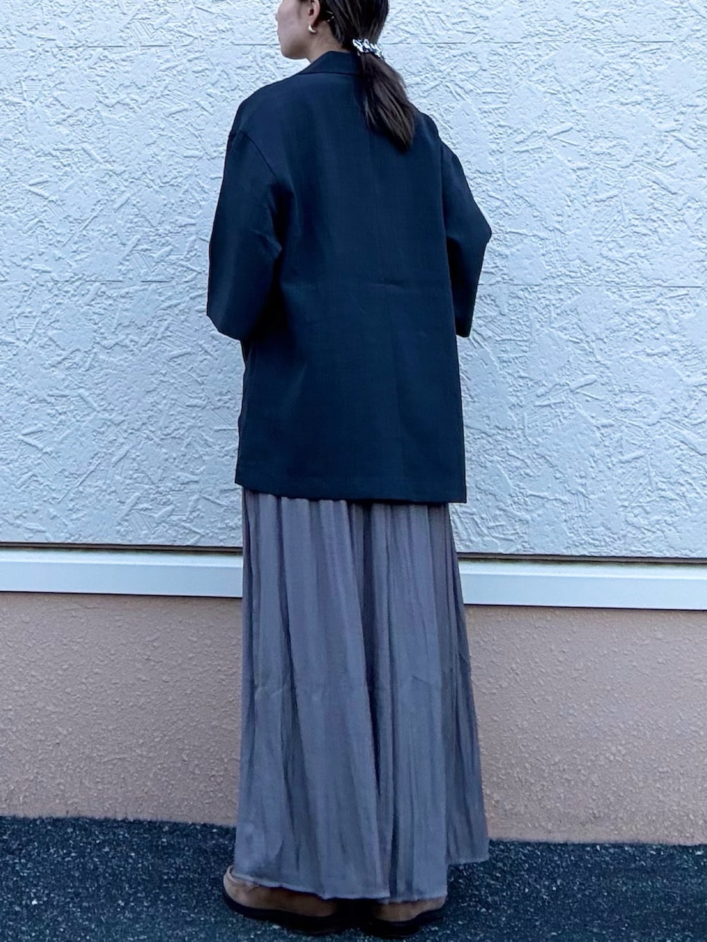 「秋服準備はじめました、休日スタイル、きれいめカジュアル、シンプルコーデ、レイヤードスタイル、シンプルスタイル、大人コーデ、大人かわいい、キレイめカジュアル、オトナカジュアル、お出かけコーデ、シンプル、今から使える秋の先取りコーデ、低身長、低身長コーデ」｜「ITEMS URBANRESEARCHのリネンライクハーフスリーブジャケット（その他アウター、グレー系）」を使った、kinさん（レディース・145cm）の夏コーディネートの4枚目の写真