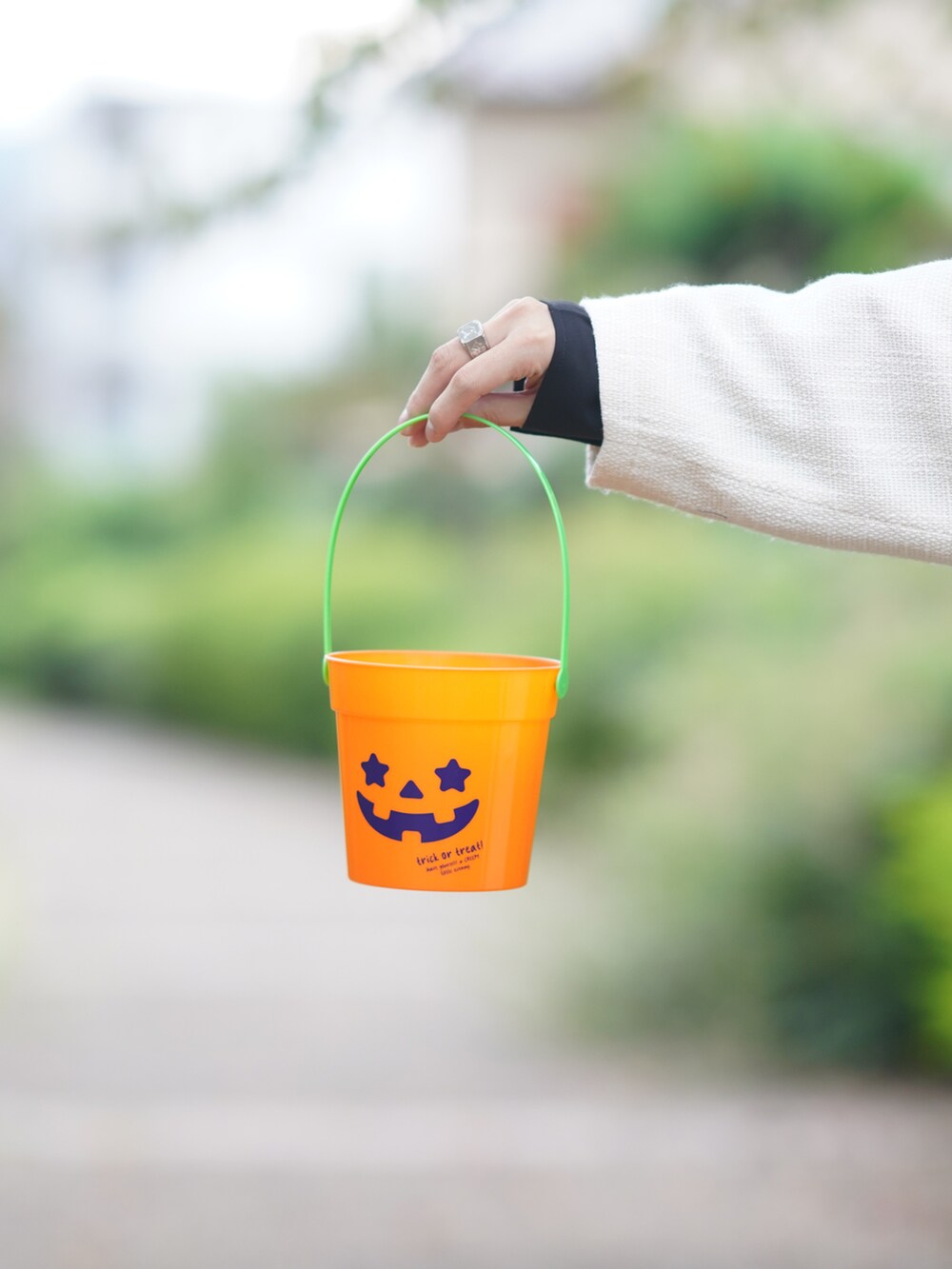 「WEARハロウィン2022、秋ルック紹介するよ、秋服コーデ、厚底シューズ、ジャケット、ツイードジャケット、シャツスタイル、レイヤードスタイル、秋コーデ、きれいめカジュアル」｜「EMMA CLOTHESのタックワイドバルーンシルエットチノパンツ EMMA CLOTHES 2022SS（チノパンツ、オレンジ系）」を使った、SHOTAさん（メンズ・176cm）の秋コーディネートの3枚目の写真
