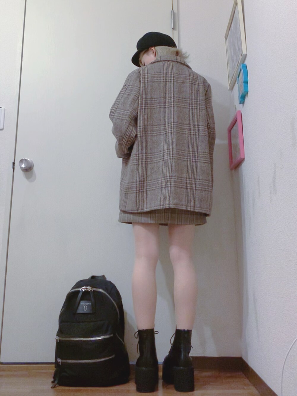 「秋コーデ、チェック、ミニスカート、ジャケット、セットアップ、厚底シューズ、ショートブーツ、リュック、キャスケット、ブラウス、オトナカジュアル、オトナガーリー、古着MIX、ブラウン、チェックジャケット」｜「？のアイテム（テーラードジャケット、ブラウン系）」を使った、あやらてさん（レディース・151cm）の秋コーディネートの2枚目の写真