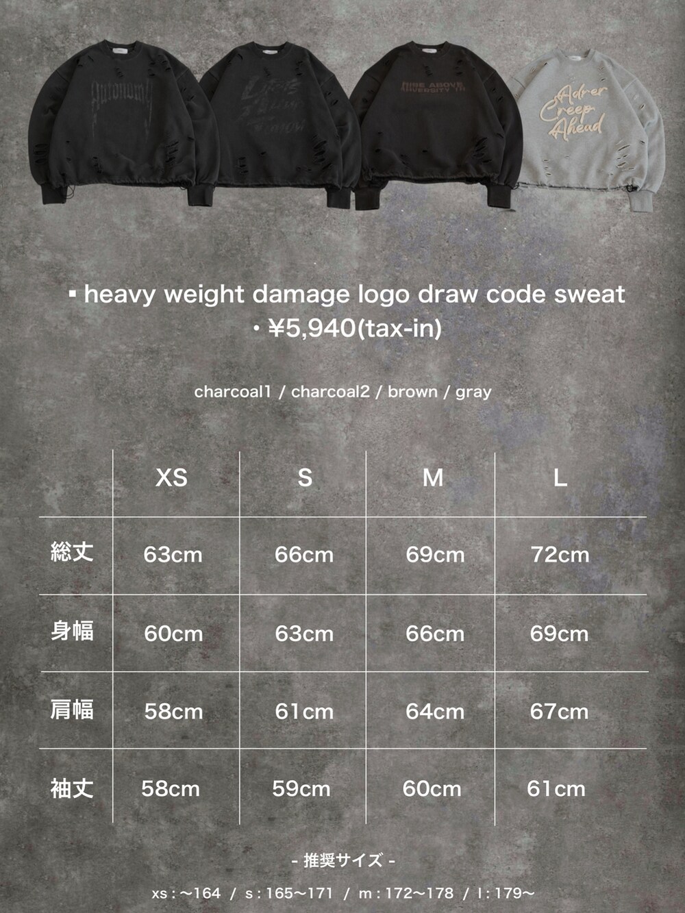 グレー系のスウェット、ブルー系のデニムパンツ、ブラック系のリングを着用したメンズの冬コーディネートの5枚目の写真