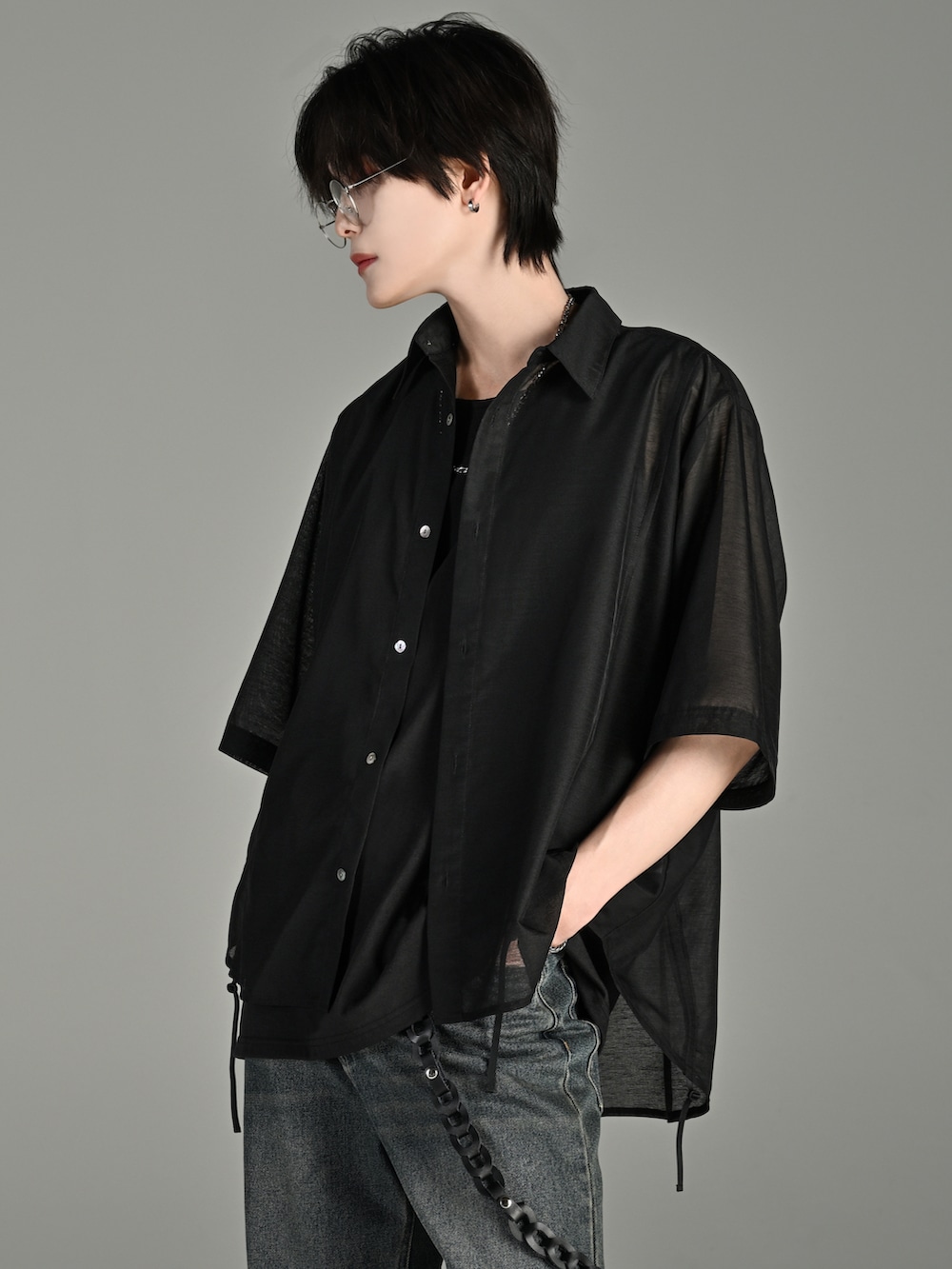 犬飼京 inukai keiさんの「vintage side belt flare denim slacks（ADRER）」を使ったコーディネートの2枚目の写真