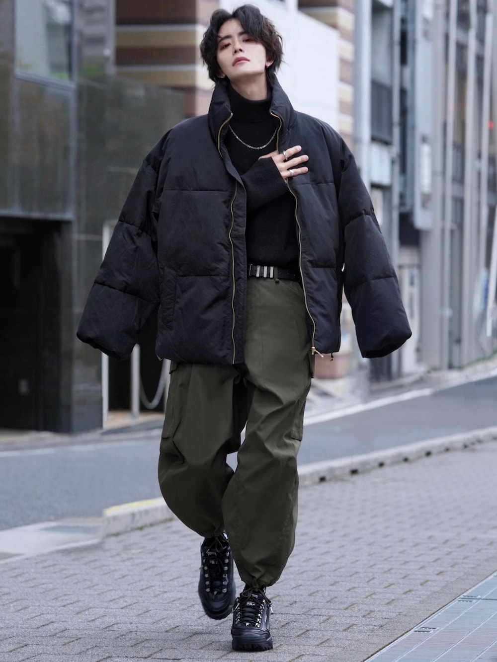 犬飼京 inukai kei｜ADRERのカーゴパンツを使ったコーディネート - WEAR