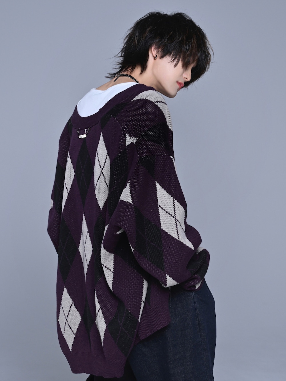 「きれいめカジュアル、ニット、ワイドパンツ、ワイドデニム、デニム、ビッグシルエット、私の推しブランド、シンプルコーデ、カーディガン、スニーカーコーデ、ダッドスニーカー、厚底シューズ、休日スタイル、春コーデ、ほめられ本命コーデ」|「ADRERの【ADRER】ヴィンテージメイクワイドテーパードデニム(デニムパンツ、ブルー系)」を使った、犬飼京 inukai keiさん(メンズ・183cm)の冬コーディネートの2枚目の写真