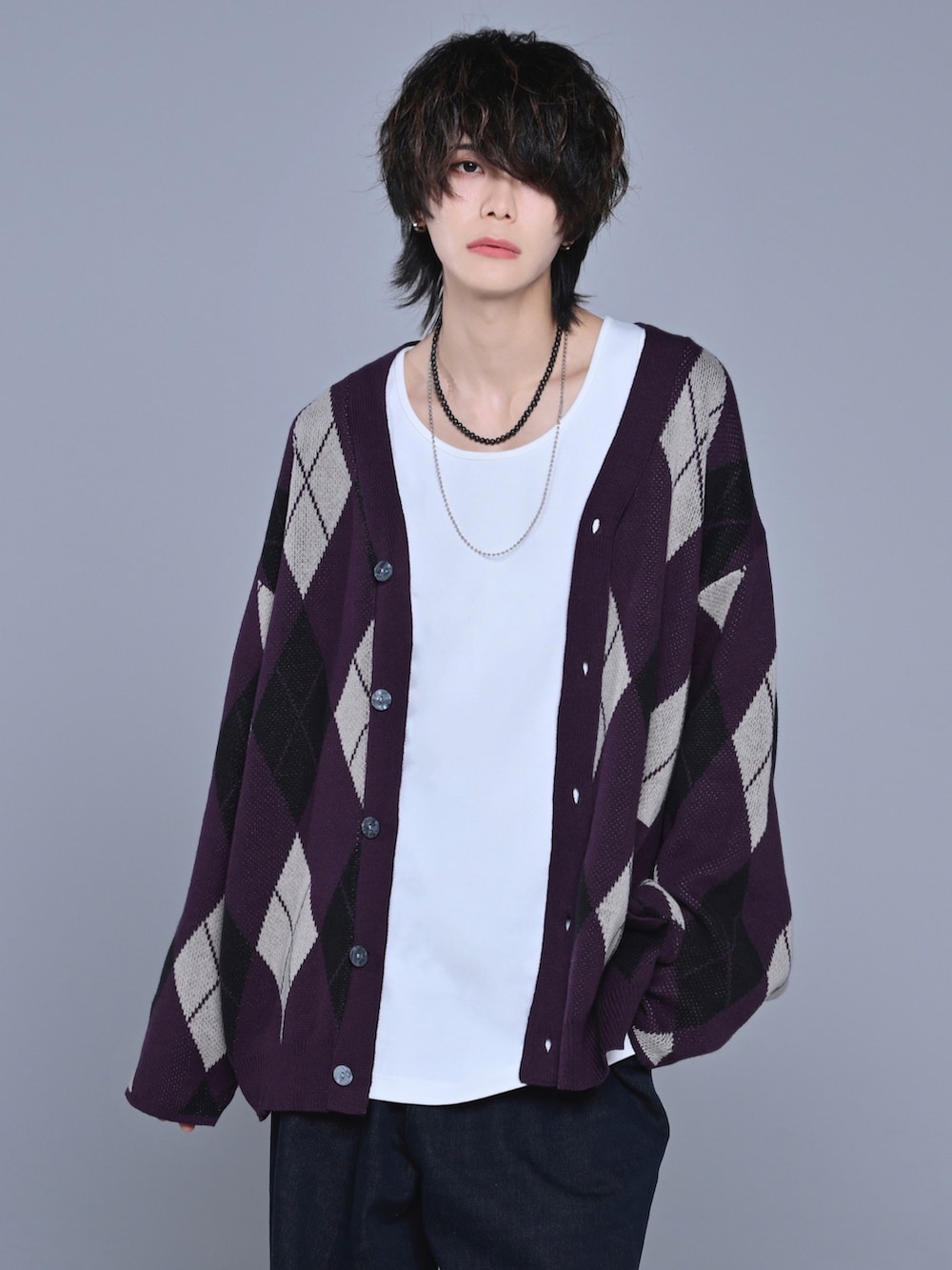 「きれいめカジュアル、ニット、ワイドパンツ、ワイドデニム、デニム、ビッグシルエット、私の推しブランド、シンプルコーデ、カーディガン、スニーカーコーデ、ダッドスニーカー、厚底シューズ、休日スタイル、春コーデ、ほめられ本命コーデ」|「ADRERの【ADRER】ヴィンテージメイクワイドテーパードデニム(デニムパンツ、ブルー系)」を使った、犬飼京 inukai keiさん(メンズ・183cm)の冬コーディネートの3枚目の写真