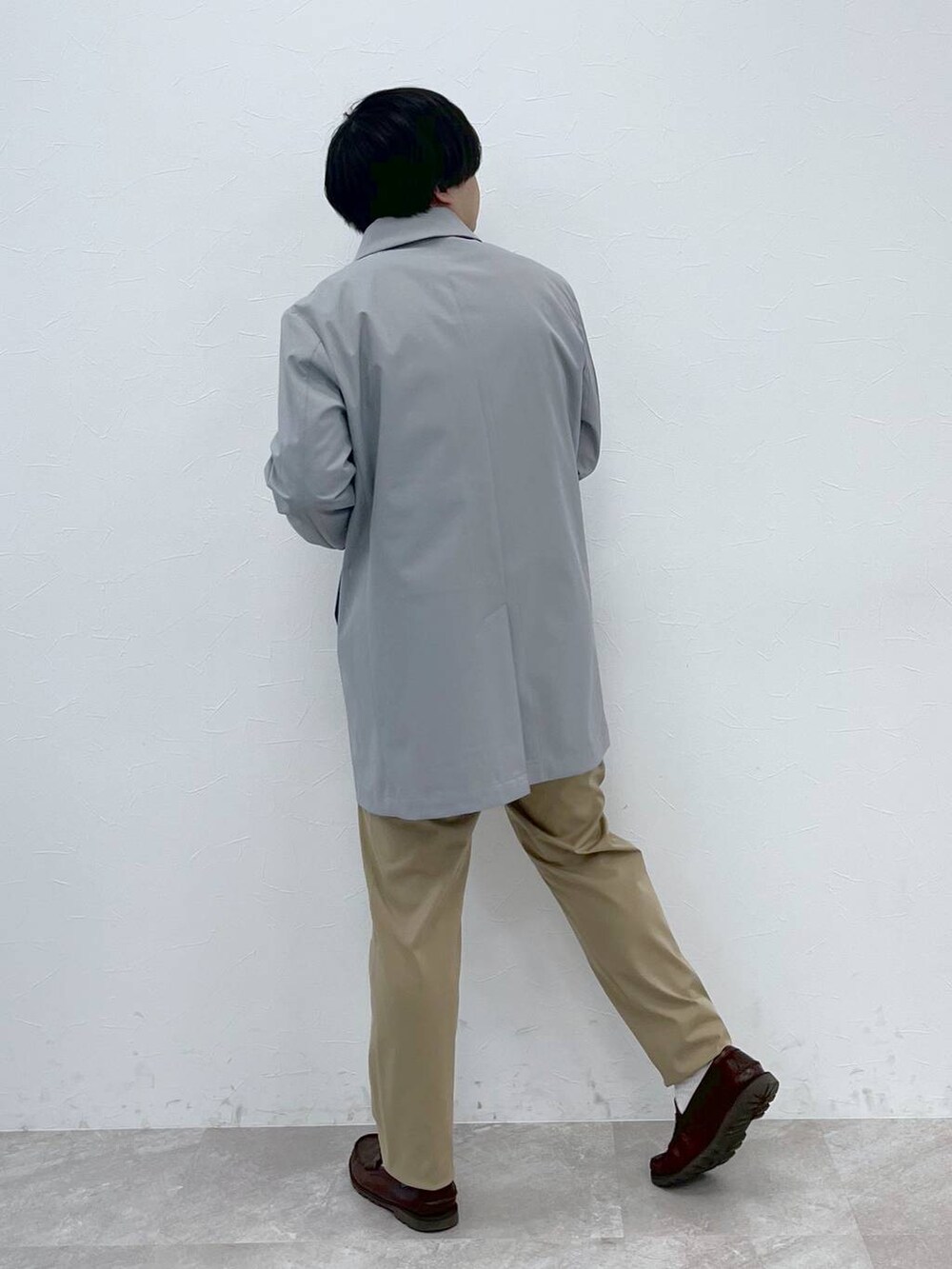 「差し色コーデ、高見え、ラフ、コート、シャツ」｜「GLOBAL WORKのスゴラクストレッチスリムパンツ/975726（その他パンツ、ベージュ系）」を使った、いしかわさん（メンズ・168cm）の春コーディネートの7枚目の写真