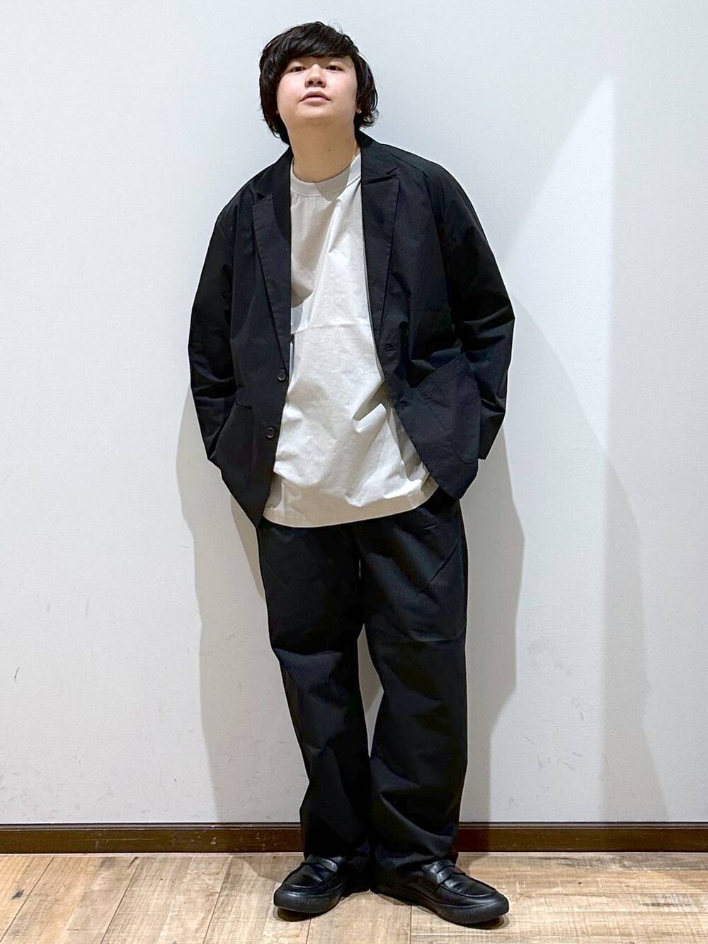 「リラックス、ゆったり、高見え、ジャケット、ワイドパンツ」｜「GLOBAL WORKのエアかるワイドパンツ/102628（その他パンツ、ブラック系）」を使った、いしかわさん（メンズ・168cm）の春コーディネートの2枚目の写真