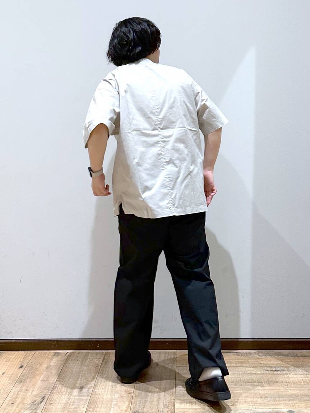 「リラックス、ゆったり、高見え、ジャケット、ワイドパンツ」｜「GLOBAL WORKのエアかるワイドパンツ/102628（その他パンツ、ブラック系）」を使った、いしかわさん（メンズ・168cm）の春コーディネートの6枚目の写真