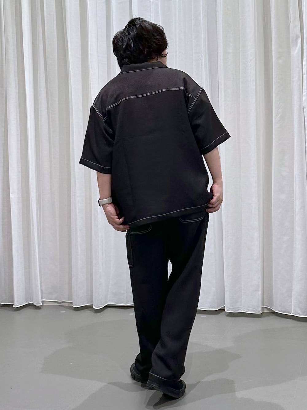 「高見え、リラックス、ゆったり」｜「GLOBAL WORKのライトクッションクール/レイヤー/半袖/288085（スウェット、グレー系）」を使った、いしかわさん（メンズ・168cm）の春コーディネートの5枚目の写真