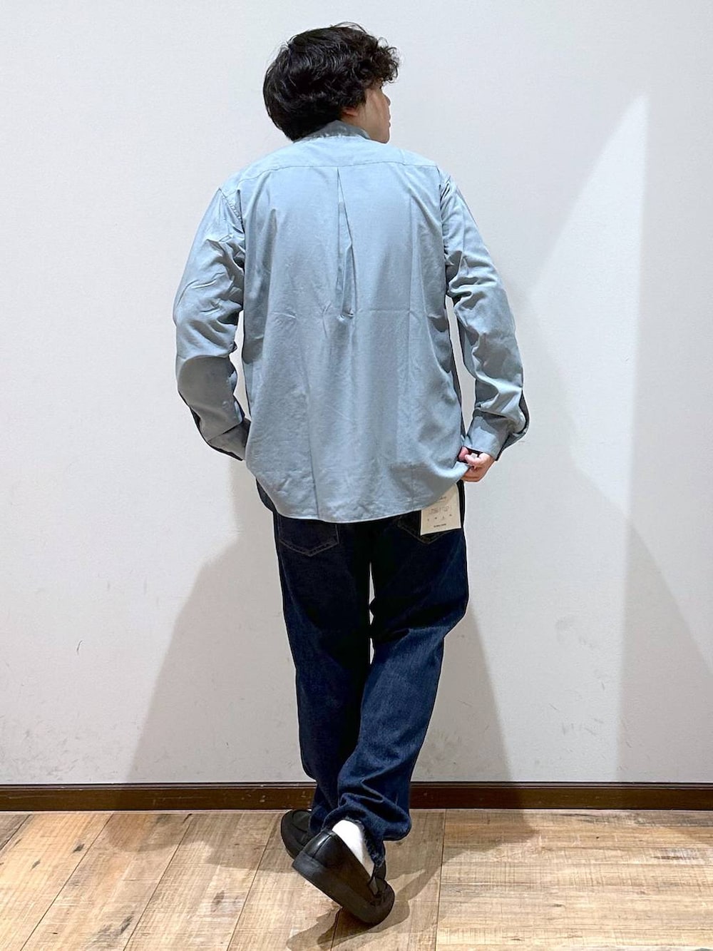 「リラックス、ゆったり、高見え」｜「GLOBAL WORKのリッチクリーンTEE/長袖/116236（Tシャツ/カットソー、ホワイト系）」を使った、いしかわさん（メンズ・168cm）の秋コーディネートの4枚目の写真