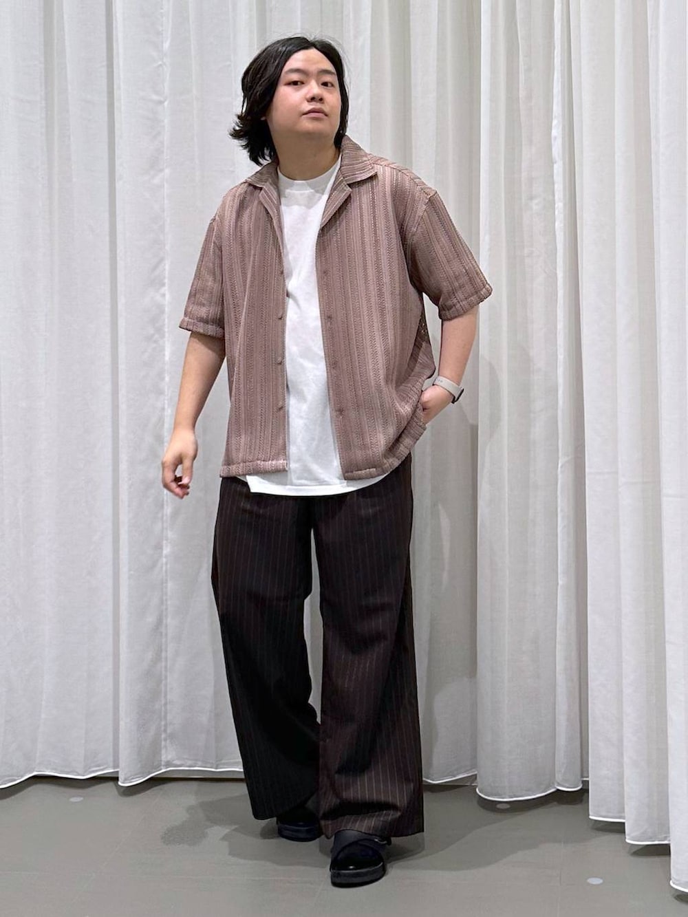 「リラックス、ゆったり、高見え」｜「GLOBAL WORKのリッチクリーンTシャツ/半袖/288187（Tシャツ/カットソー、ホワイト系）」を使った、いしかわさん（メンズ・168cm）の夏コーディネートの2枚目の写真