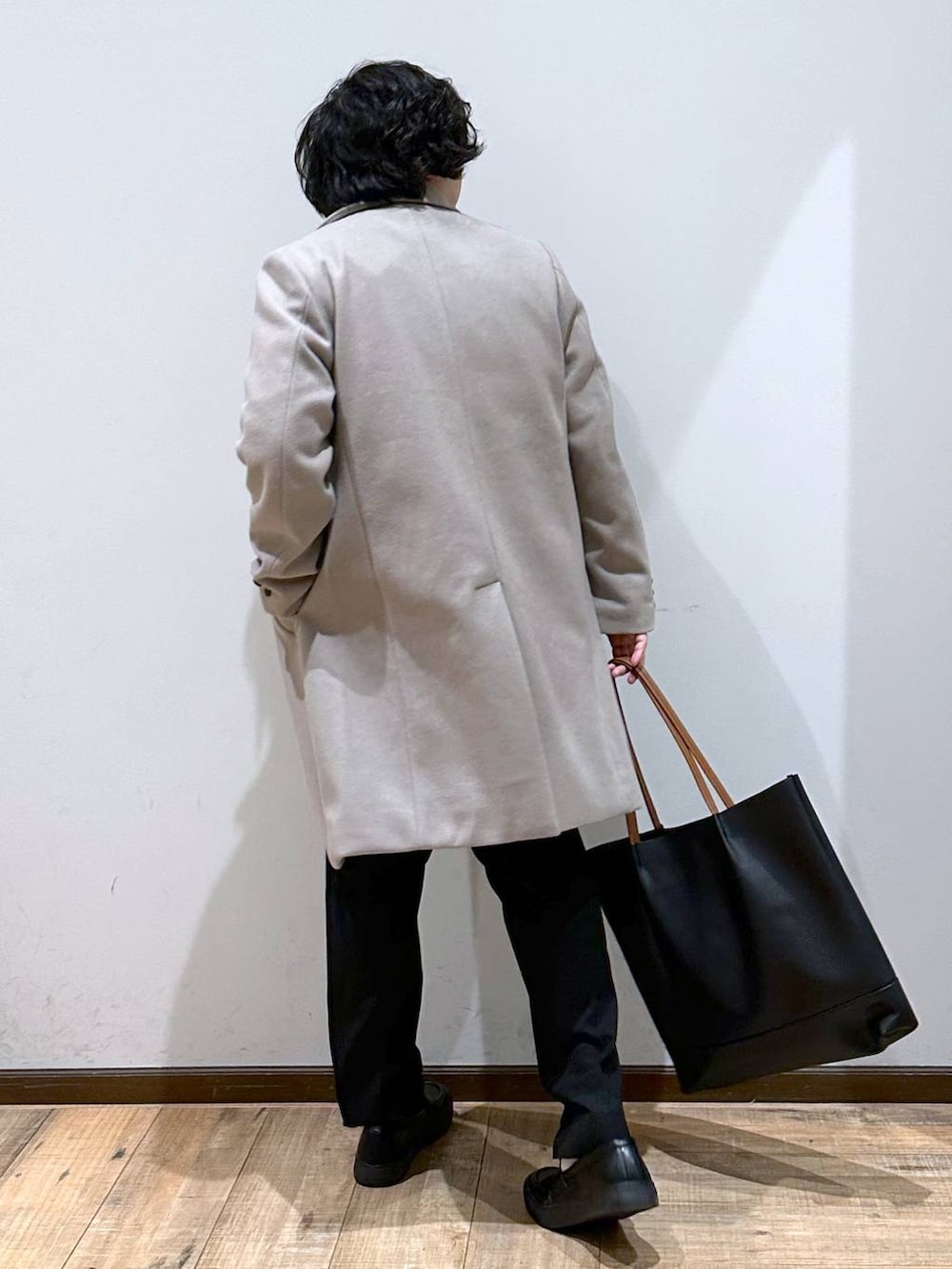 「リラックス、ゆったり、高見え」｜「GLOBAL WORKの軽量ジャストポケットA4トート/115584（トートバッグ、ブラック系）」を使った、いしかわさん（メンズ・168cm）の冬コーディネートの4枚目の写真