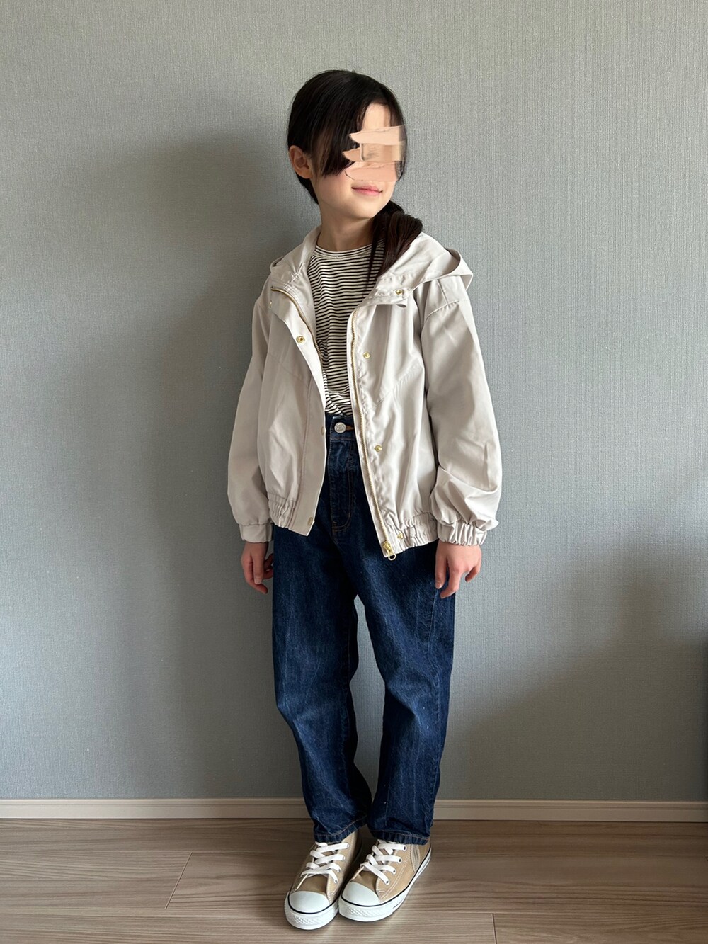 「カジュアルコーデ、春のNewスタイル、シンプルコーデ、春アウター、8歳、マウンテンパーカー、ボーダー、デニムパンツ、デニム、スニーカー、ロンT、春色」｜「CIAOPANIC TYPYの【KIDS】袖チュール切り替えシアーカットソー（Tシャツ/カットソー、ホワイト系）」を使った、★app@chi★さん（キッズ・129cm）の春コーディネートの2枚目の写真