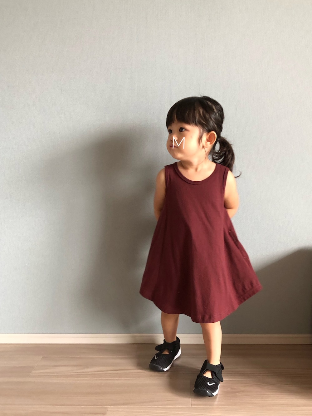 「2歳、2歳10ヶ月、ワンピース、タンクワンピース、ボルドー、ショートパンツ、エアリフト、NIKE、シンプルコーデ、プチプラ」｜「BRANSHESのノースリーブワンピース（ワンピース、ブラウン系）」を使った、★app@chi★さん（キッズ・120cm）の夏コーディネートの2枚目の写真