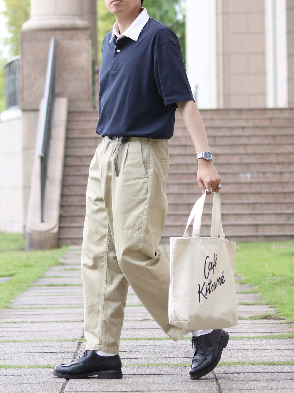 「きれいめカジュアル、キレイめ、夏コーデ、初夏コーデ、ポロシャツ、UNIQLO、ラガーシャツ、トラッド、ロングベルト、Paraboot、ベージュチノパン、ネイビー」｜「UNIQLOのUNIQLO ラガーポロシャツ（半袖） 69 NAVY XLサイズ（ポロシャツ、ブルー系）」を使った、howellさん（メンズ・175cm）の夏コーディネートの2枚目の写真