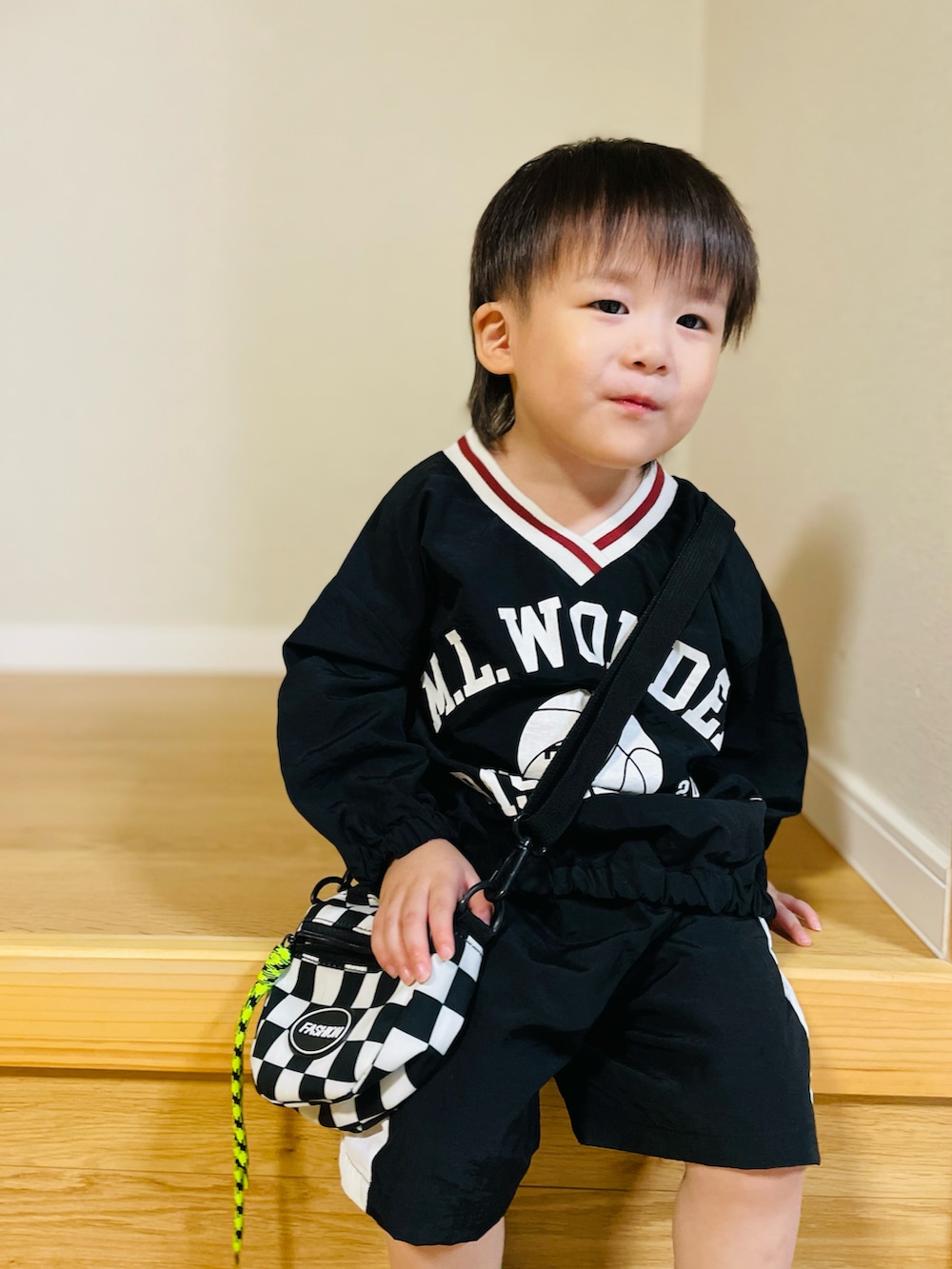 「セットアップ、秋コーデ、秋服準備はじめました、AW、スニーカー、モノトーン」｜「Birthdayのアイテム（セットアップ、ブラック系）」を使った、naaaさん（キッズ・146cm）の夏コーディネートの4枚目の写真