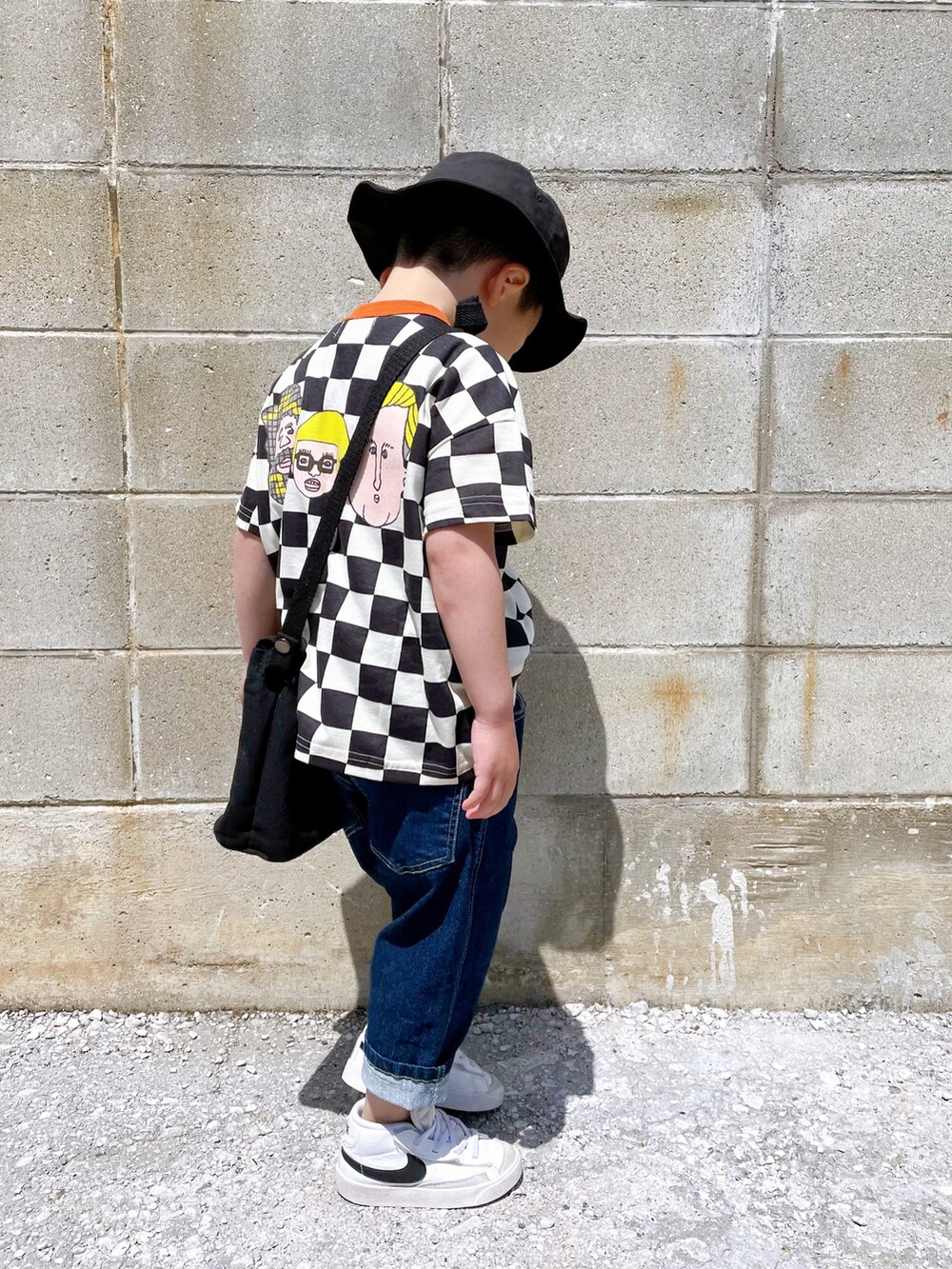「休日スタイル、デニム、バケットハット、スニーカー、春夏コーデ、ZOZOKIDSDAY、ビッグシルエット、チェック、Tシャツ、プチプラ、ストリート」｜「HOGAN RANCH WEARのソウガラワイドＴシャツ（kids/XS～LL）（Tシャツ/カットソー、ブラック系）」を使った、naaaさん（キッズ・133cm）の春コーディネートの3枚目の写真