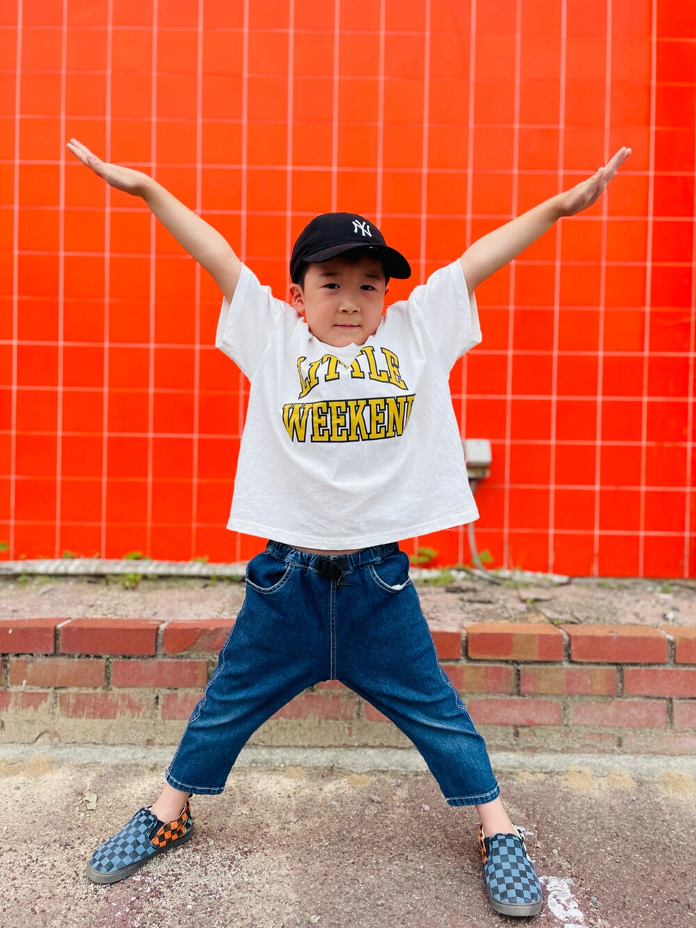 「着回しコーデ、夏コーデ、夏だ！Tシャツ着よう！、デニム、お出かけコーデ、プチプラ、兄弟コーディネート」｜「しまむらのアイテム（Tシャツ/カットソー、ホワイト系）」を使った、naaaさん（キッズ・143cm）の夏コーディネートの4枚目の写真