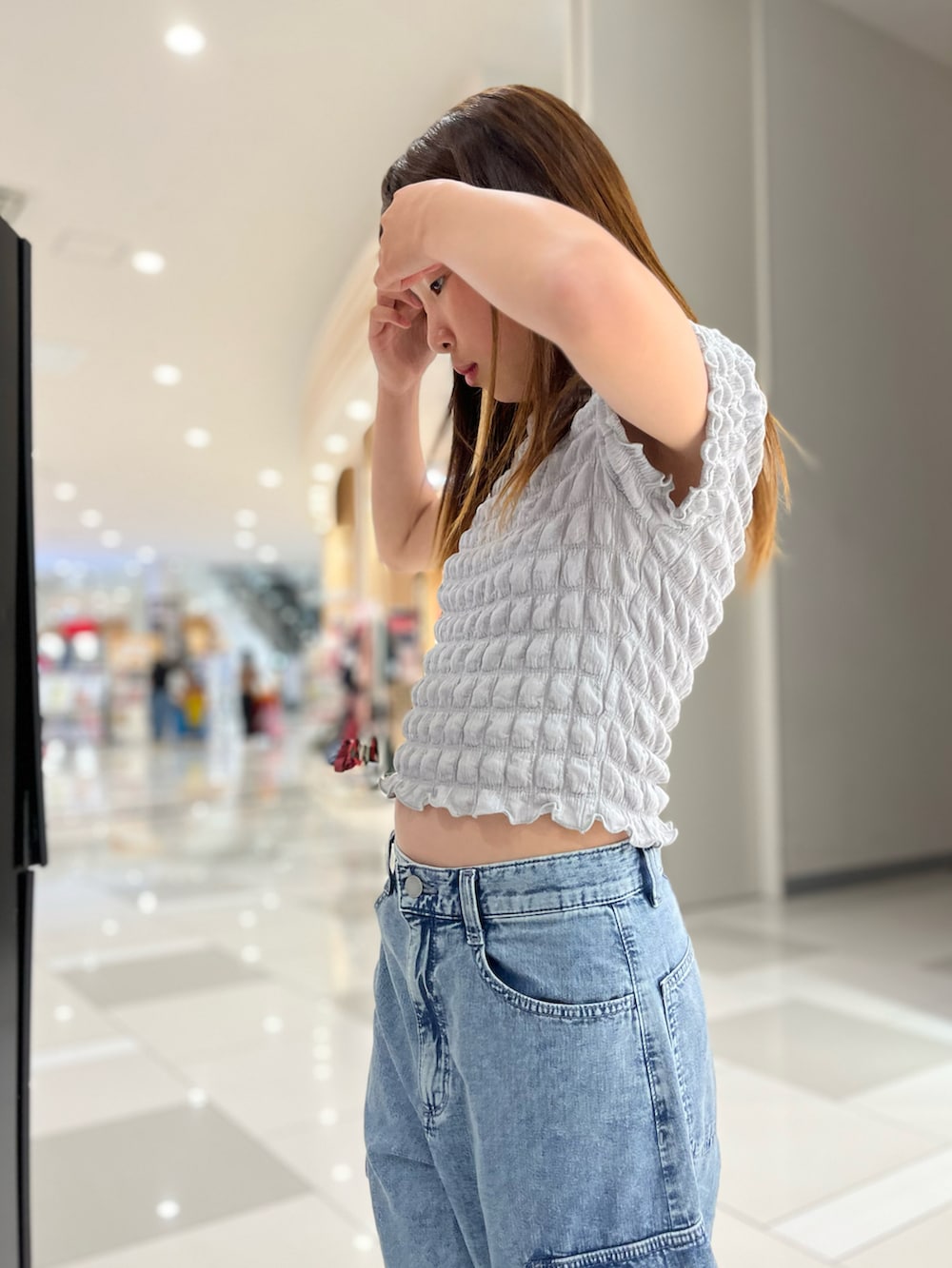 「プチプラ、デニム、カーゴパンツ、ハーフパンツ、Tシャツ、GU、ビーチサンダル、春夏コーデ、カジュアルコーデ、シンプルコーデ、パステルカラー、休日スタイル、淡色コーデ」｜「PUMAのPUMA プーマ ウィメンズ コンフィー フリップ プラットフォーム サンダル（サンダル、ブラック系）」を使った、naaaさん（キッズ・146cm）の春コーディネートの3枚目の写真