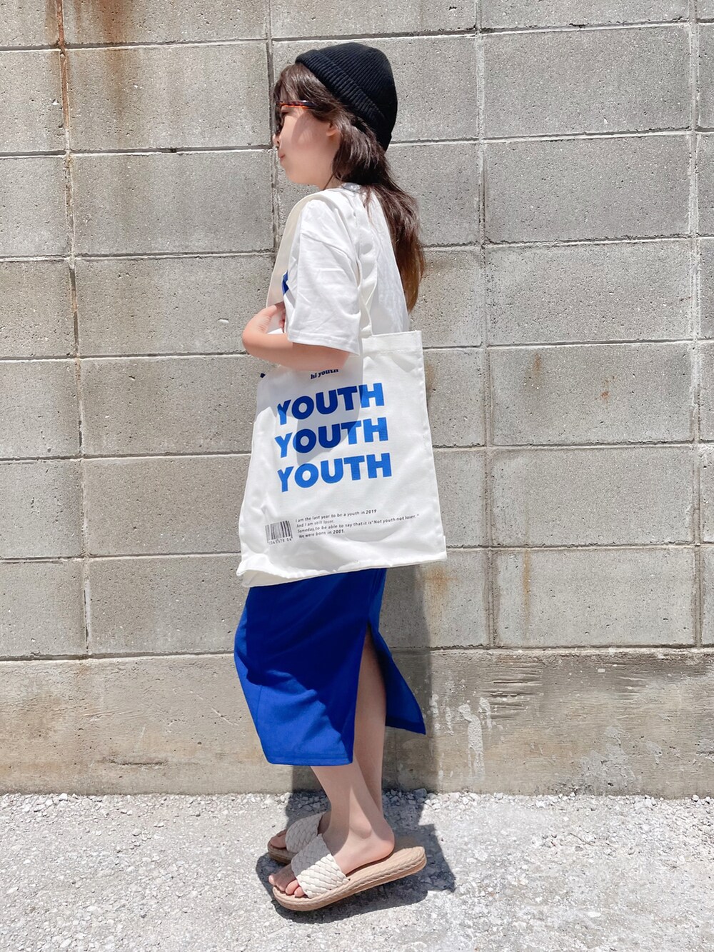 「夏コーデ、ブルー、ビタミンカラー、トートバッグ、スカート、サンダル、休日スタイル、白Tシャツ、ロゴT、カジュアルコーデ、セットアップ、サングラス、SHEIN、プチプラ、韓国コーデ」｜「SHEINのアイテム（セットアップ、ブルー系）」を使った、naaaさん（キッズ・133cm）の夏コーディネートの5枚目の写真