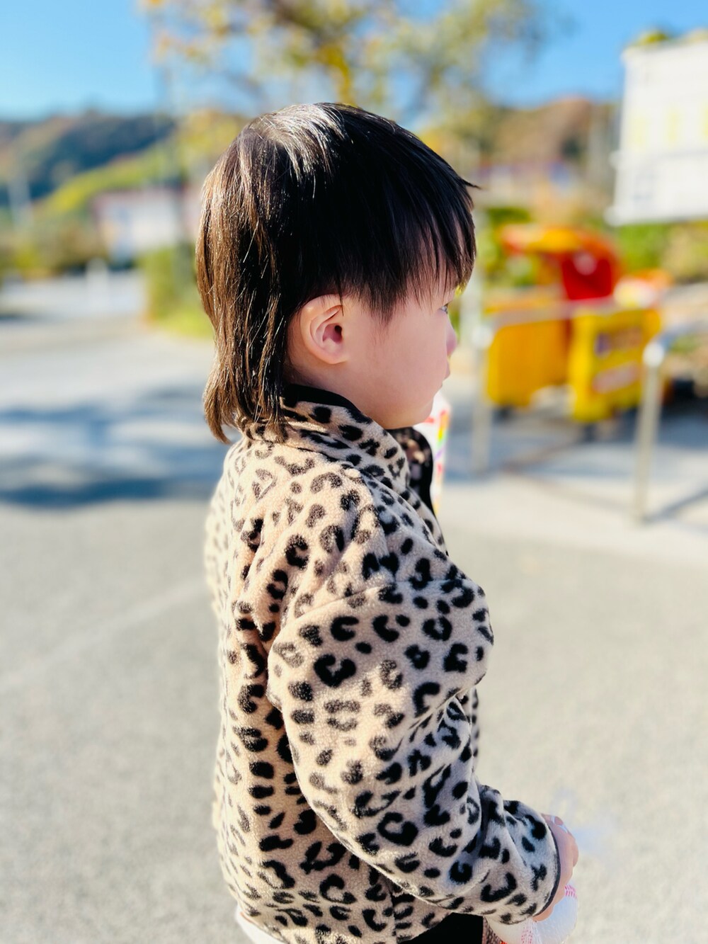 「新星WEARISTAにエントリー、マイベストコーデ2023、クリスマスに着たい服、レオパード、レイヤードスタイル、カーゴパンツ、ブーツ、ニット帽」｜「Birthdayのアイテム（トップス、ブラウン系）」を使った、naaaさん（キッズ・146cm）の冬コーディネートの3枚目の写真