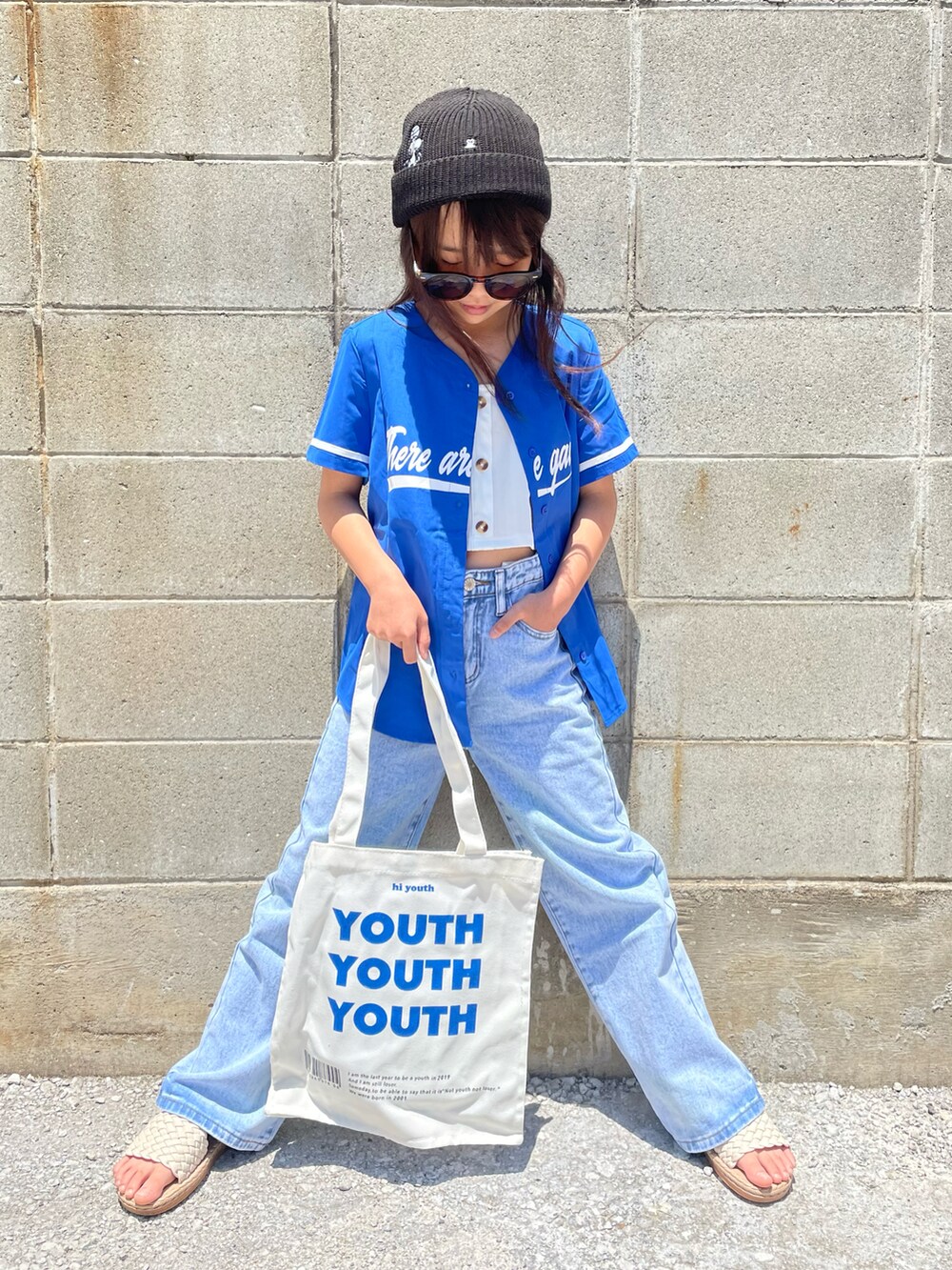 「夏コーデ、shein、ブルー、トートバッグ、デニムパンツ、サンダル、休日スタイル、カジュアルコーデ、セットアップ、ハイウエスト、シャツスタイル、サングラス、小学生、3年生、プチプラ」｜「SHEINのアイテム（トップス、ブルー系）」を使った、naaaさん（キッズ・133cm）の夏コーディネートの3枚目の写真
