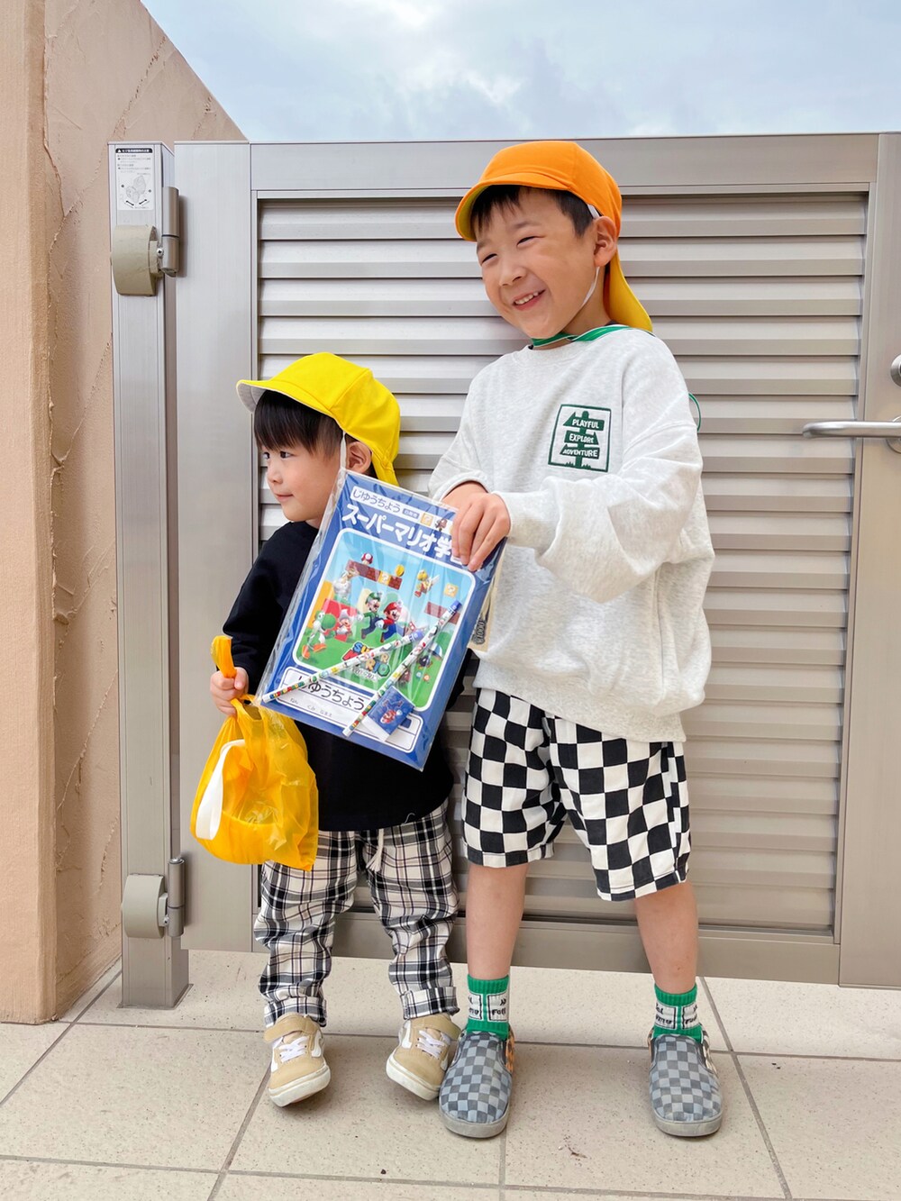 「チェック、チェックパンツ、チェッカーずまつり2023秋、運動会コーデ、秋コーデ」｜「GUのアイテム（スウェット、グレー系）」を使った、naaaさん（キッズ・146cm）の秋コーディネートの2枚目の写真