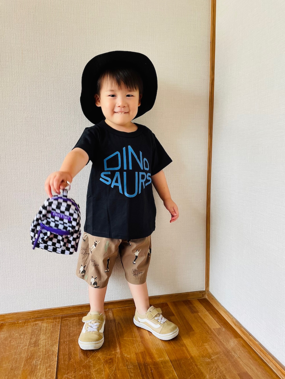 「ハーフパンツ、ロゴT、バケットハット、スニーカー、プチプラ、カラー×コーデ」｜「FARMの【接触冷感】ﾀﾞｲﾅｿｰｽﾞTｼｬﾂ（Tシャツ/カットソー、ブラック系）」を使った、naaaさん（キッズ・143cm）の夏コーディネートの4枚目の写真