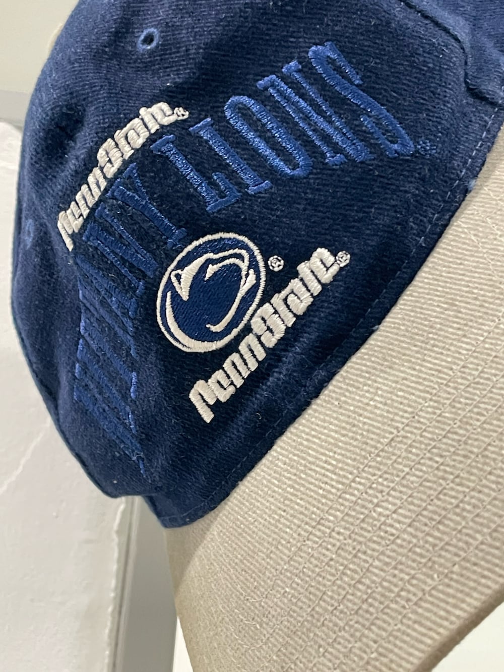 ホワイト系のTシャツ/カットソー、オレンジ系のシャツ/ブラウス、オレンジ系のその他パンツを着用したメンズの夏コーディネートの4枚目の写真