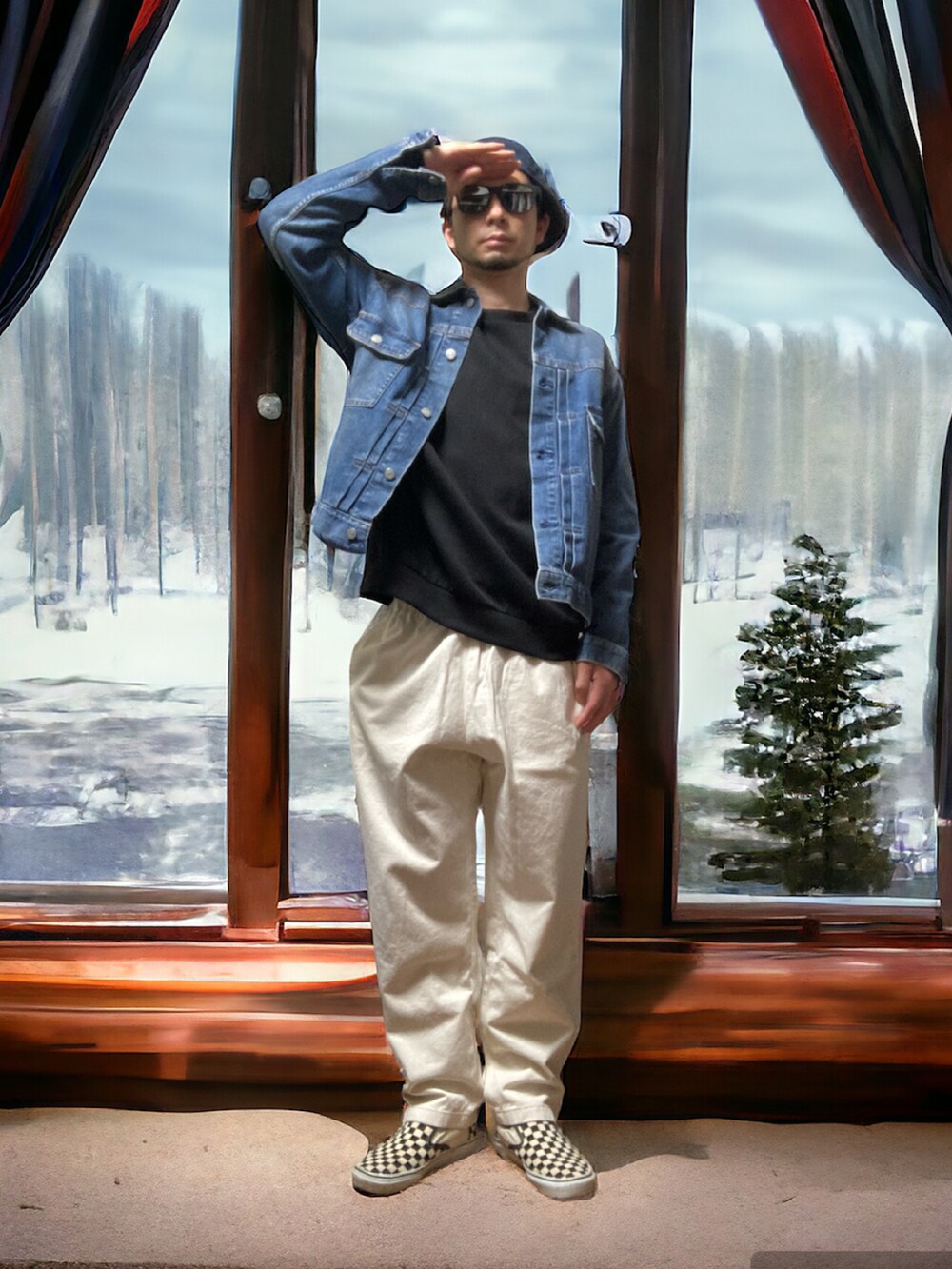 ホワイト系のチノパンツ、ホワイト系のスリッポン、ブラック系のスウェットを着用したメンズの春コーディネートの5枚目の写真