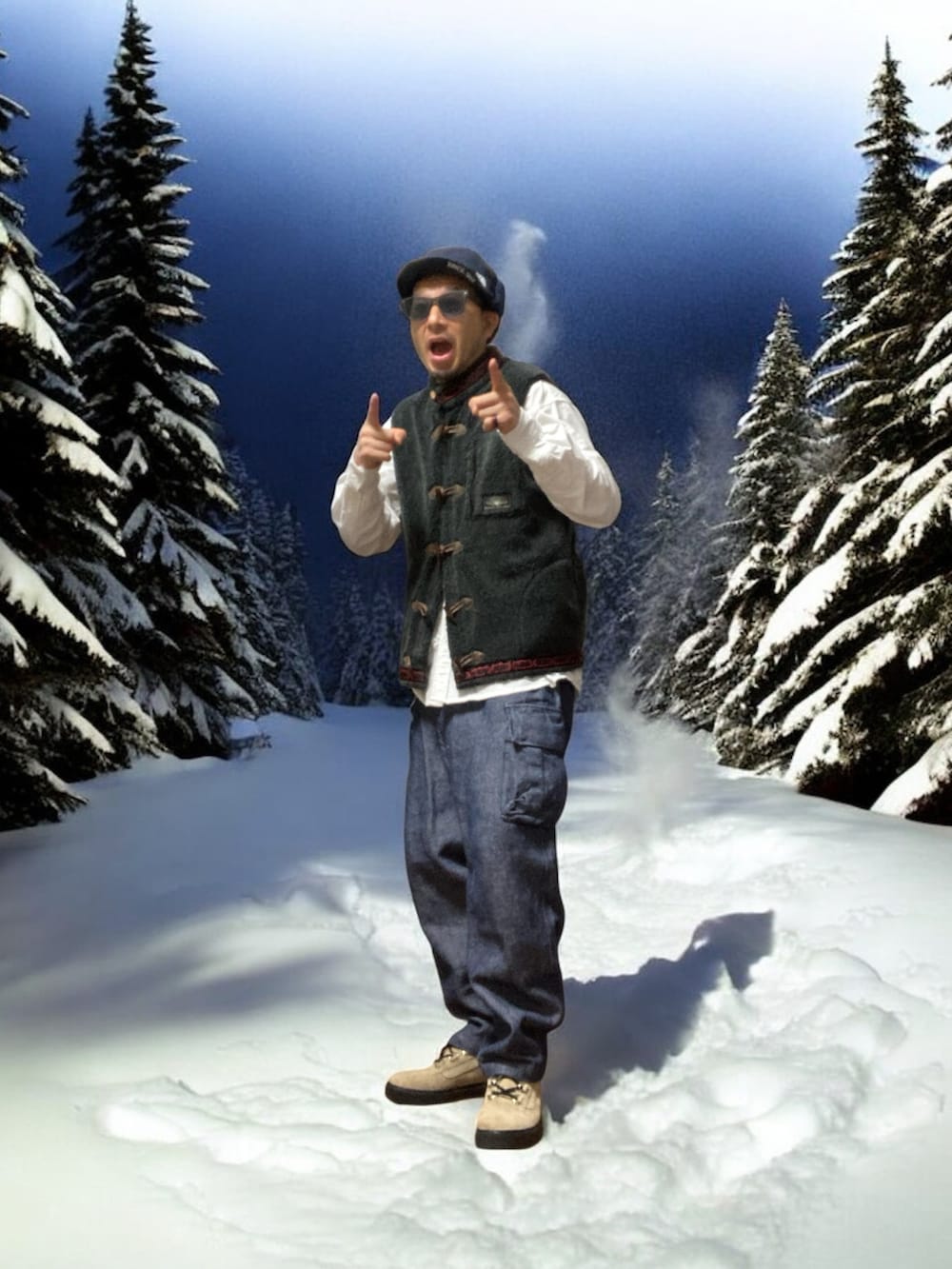 ホワイト系のシャツ/ブラウス、ブルー系のカーゴパンツ、グレー系のベストを着用したメンズの秋コーディネートの5枚目の写真