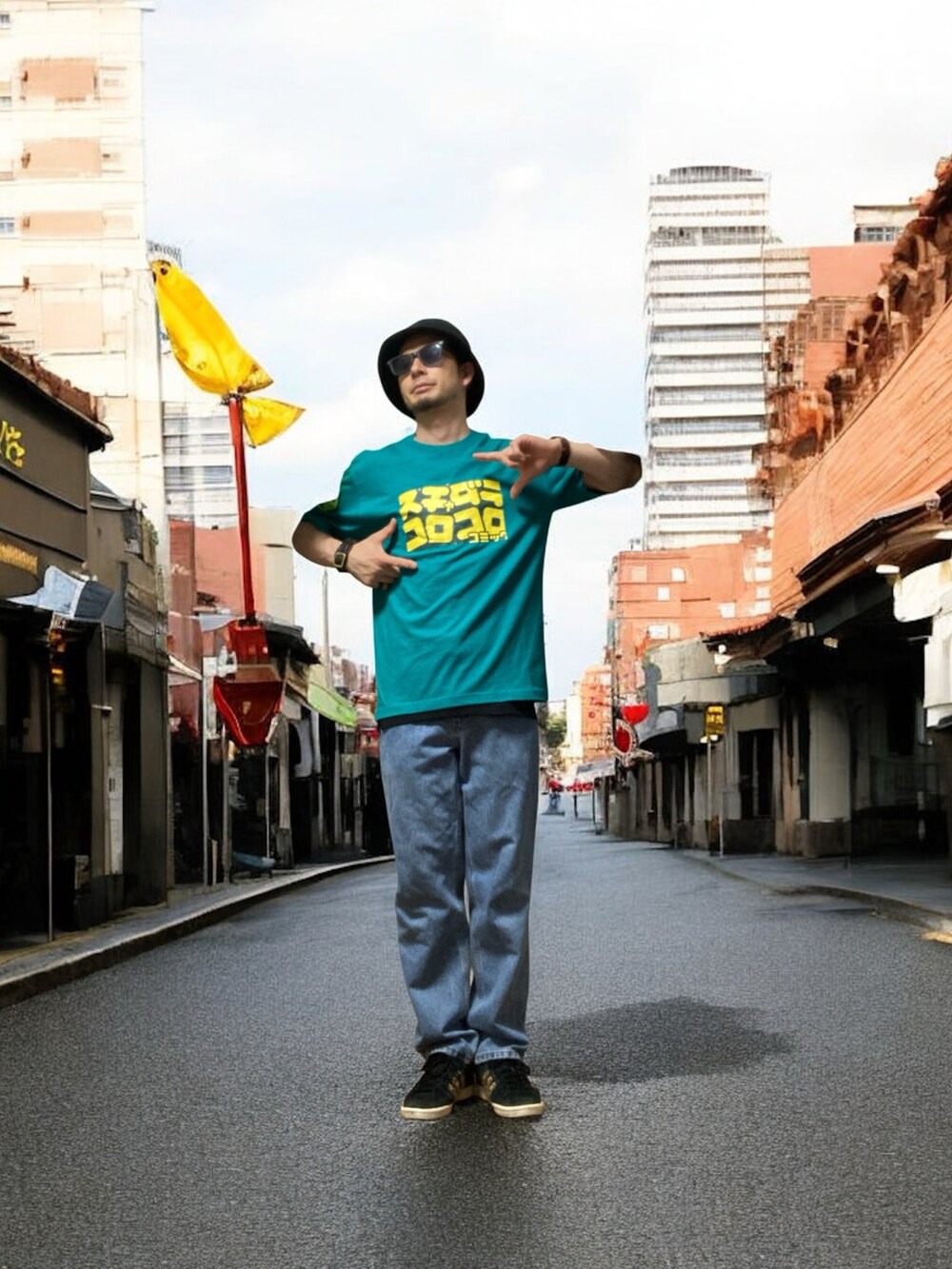 ブルー系のデニムパンツ、ブラック系のスニーカー、グリーン系のTシャツ/カットソーを着用したメンズの夏コーディネートの4枚目の写真